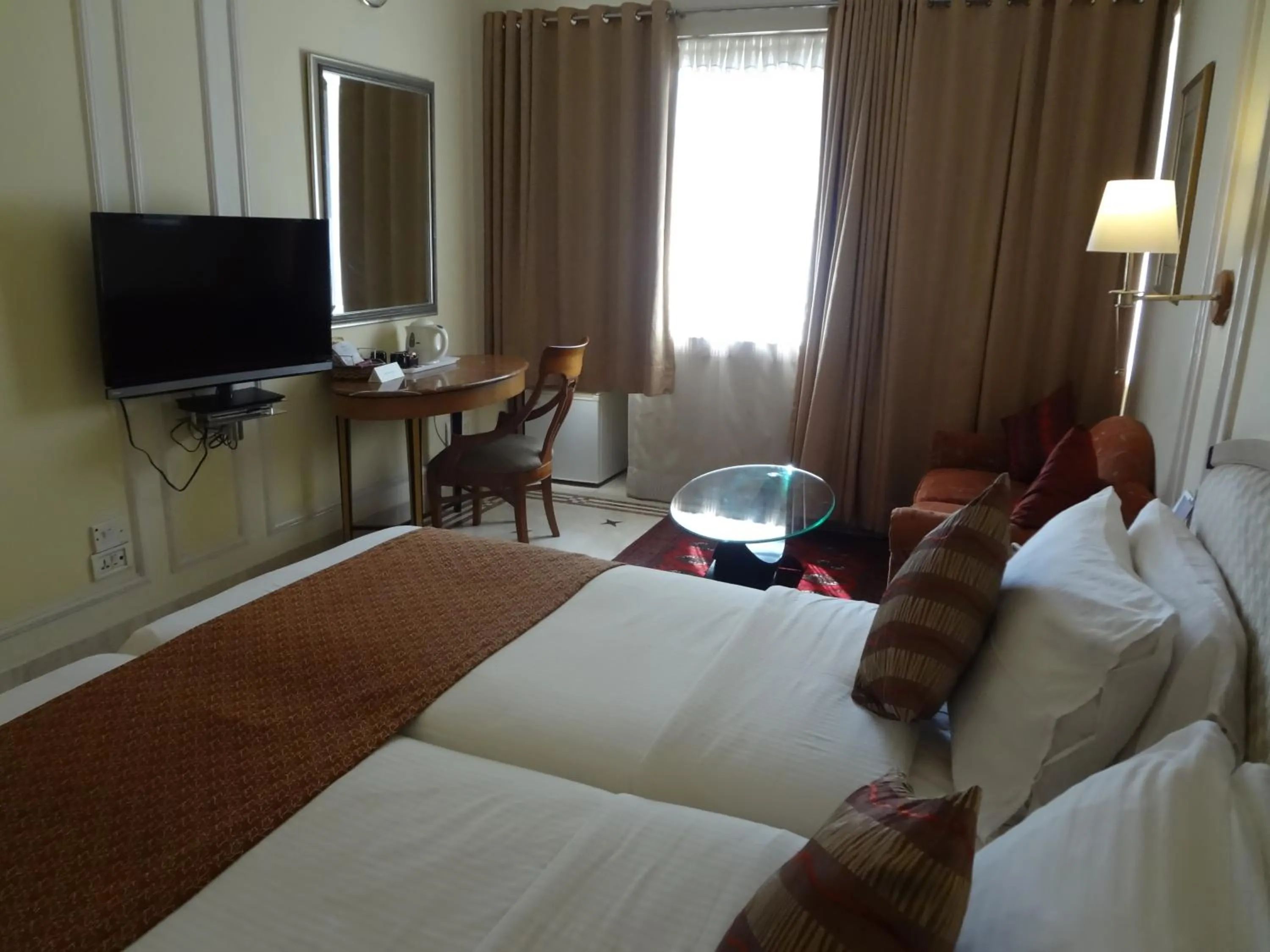 Day, Bed in Regency Hotel Malabar Hill