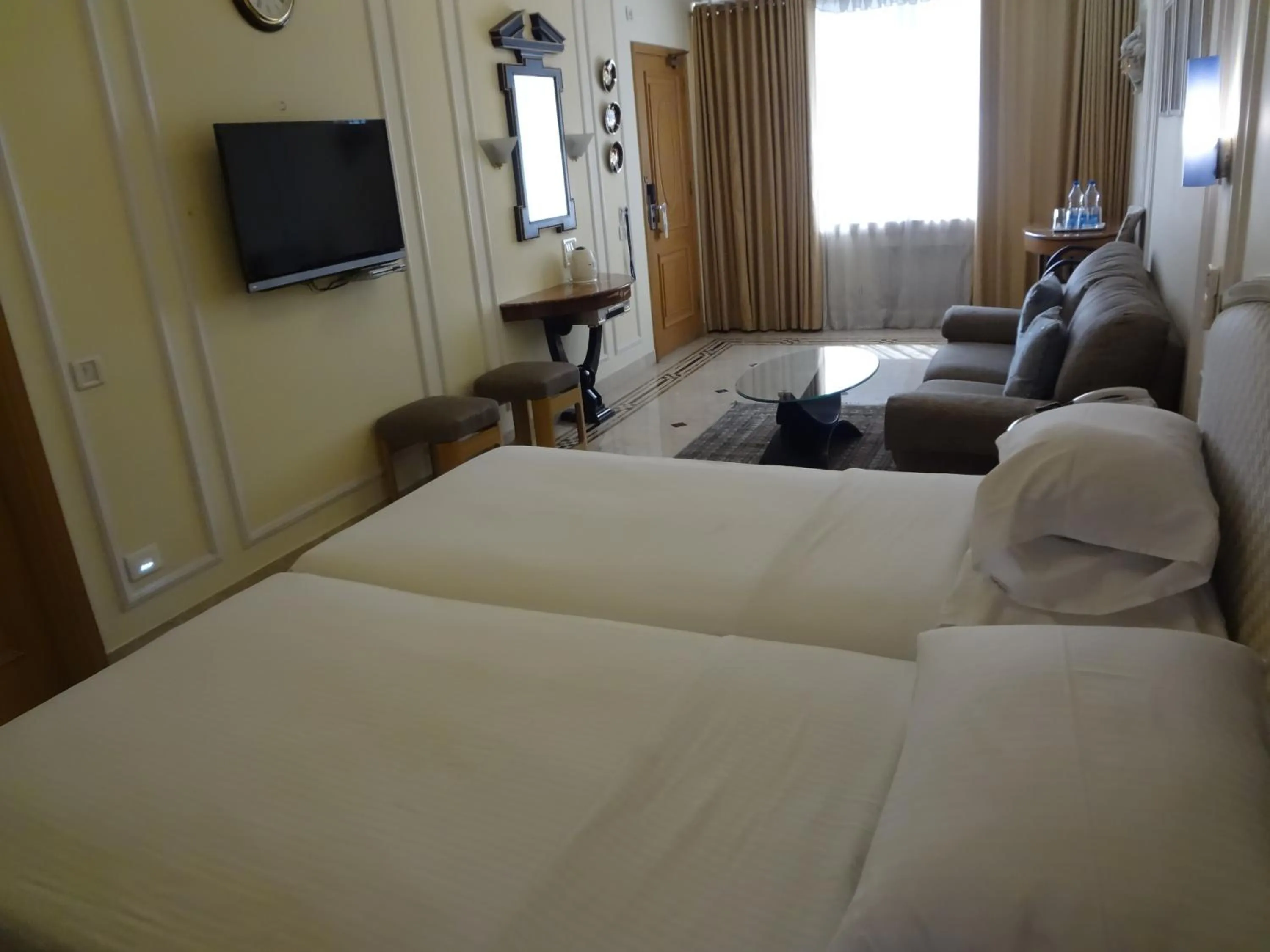 Day, Bed in Regency Hotel Malabar Hill