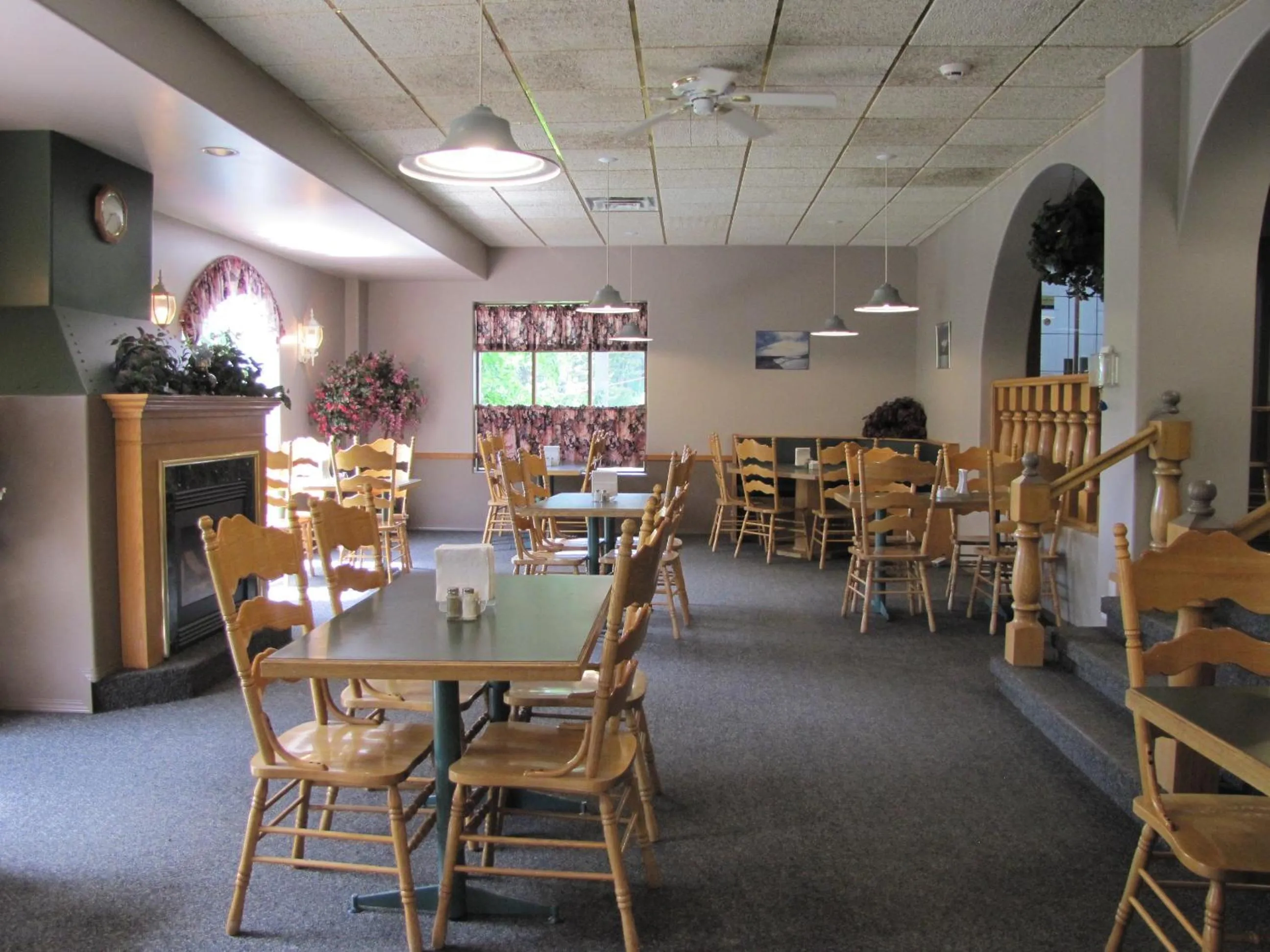 Restaurant/Places to Eat in High Country Inn