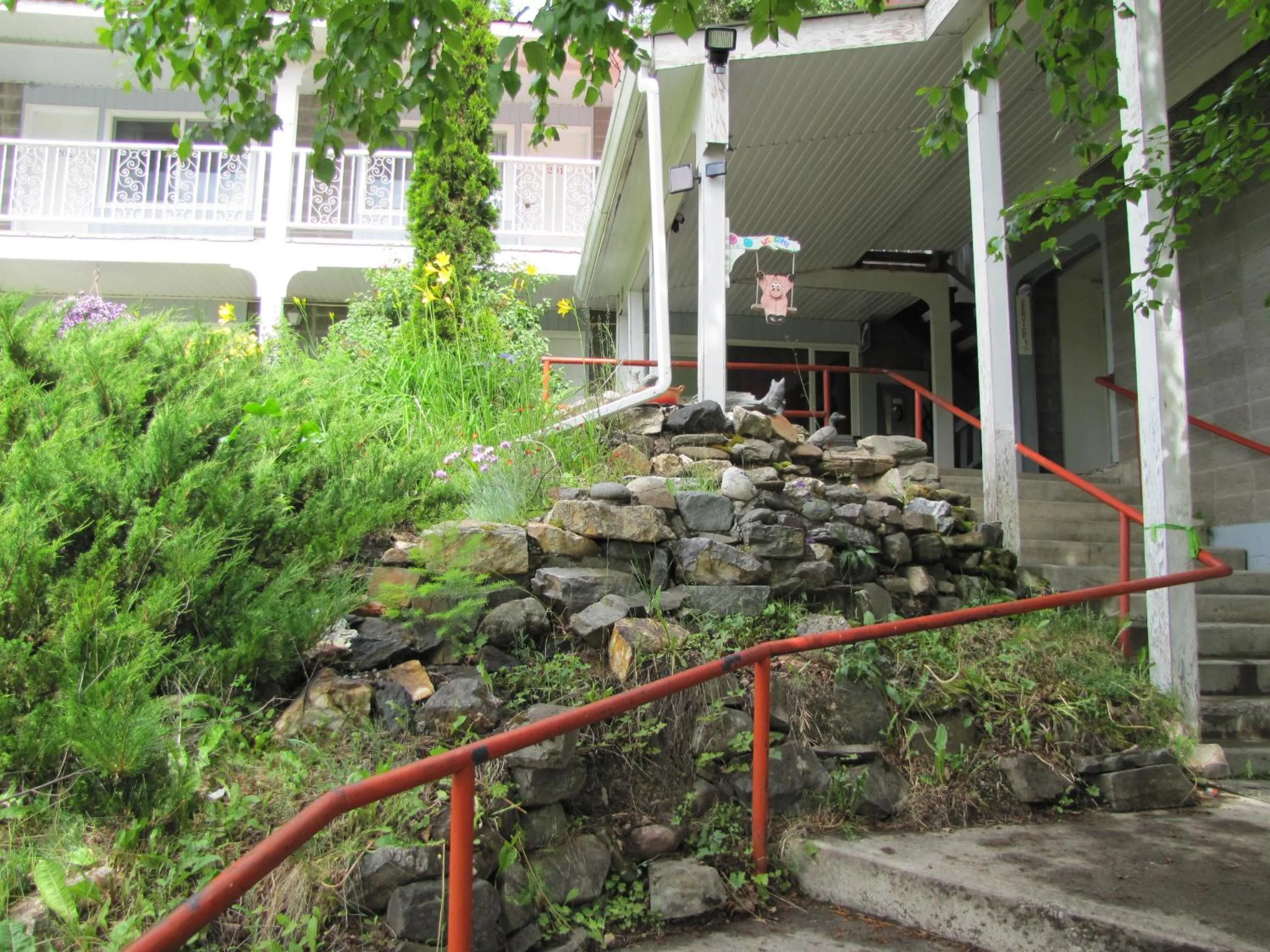 Property building in High Country Inn