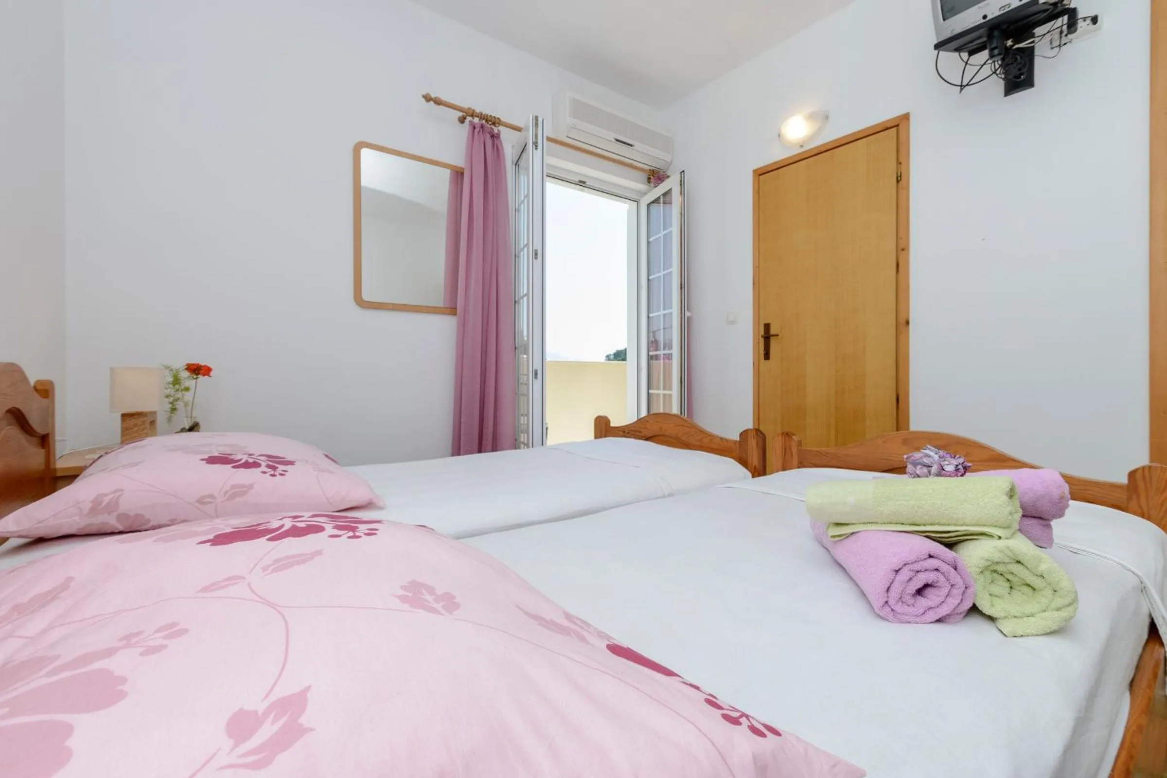 Bedroom, Bed in Oreb Dream Apartments