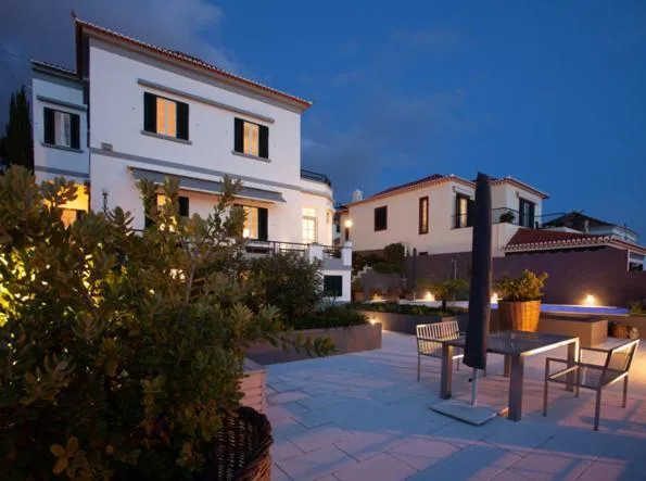 Property building in Quinta B.