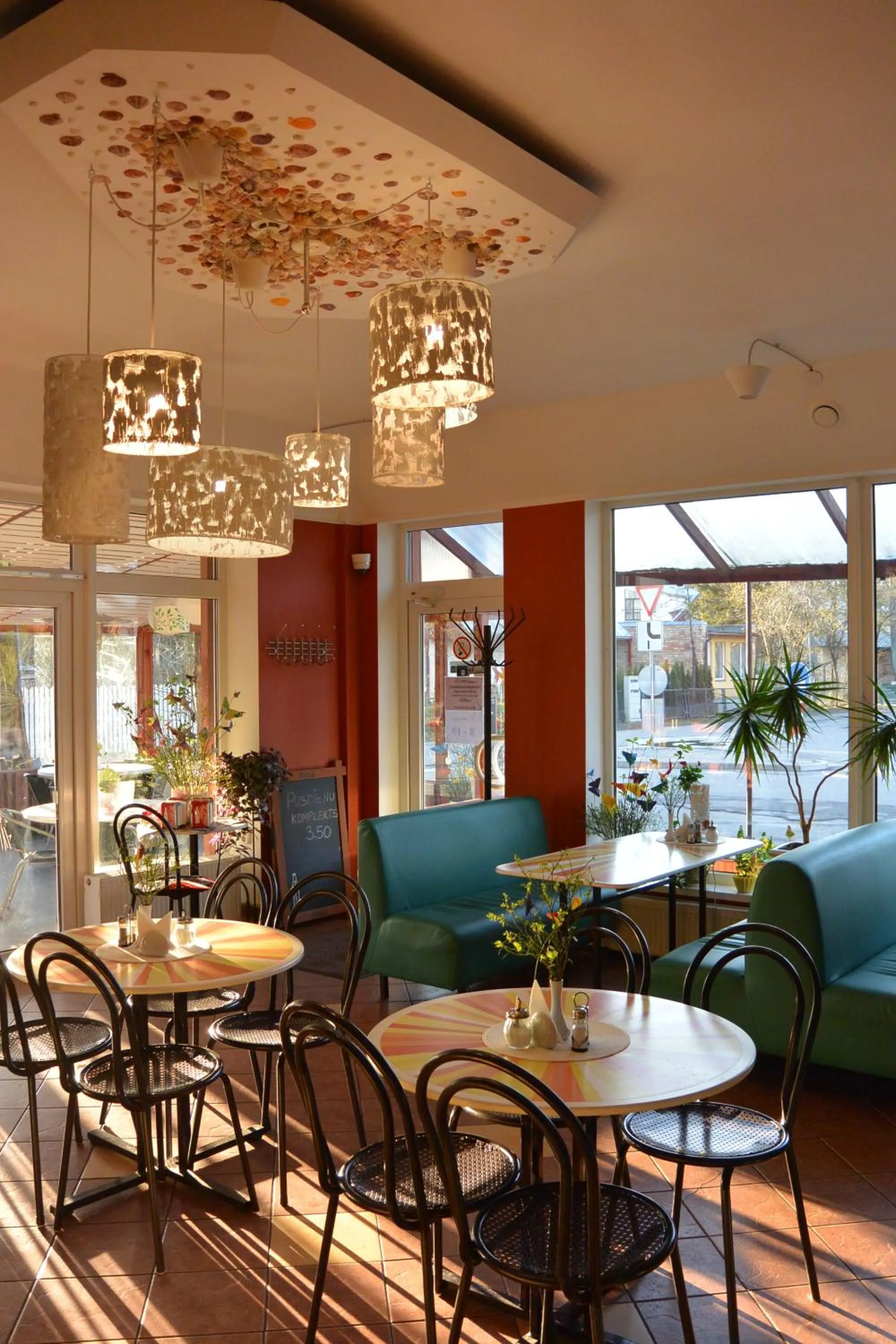 Restaurant/places to eat in Alba Hotel