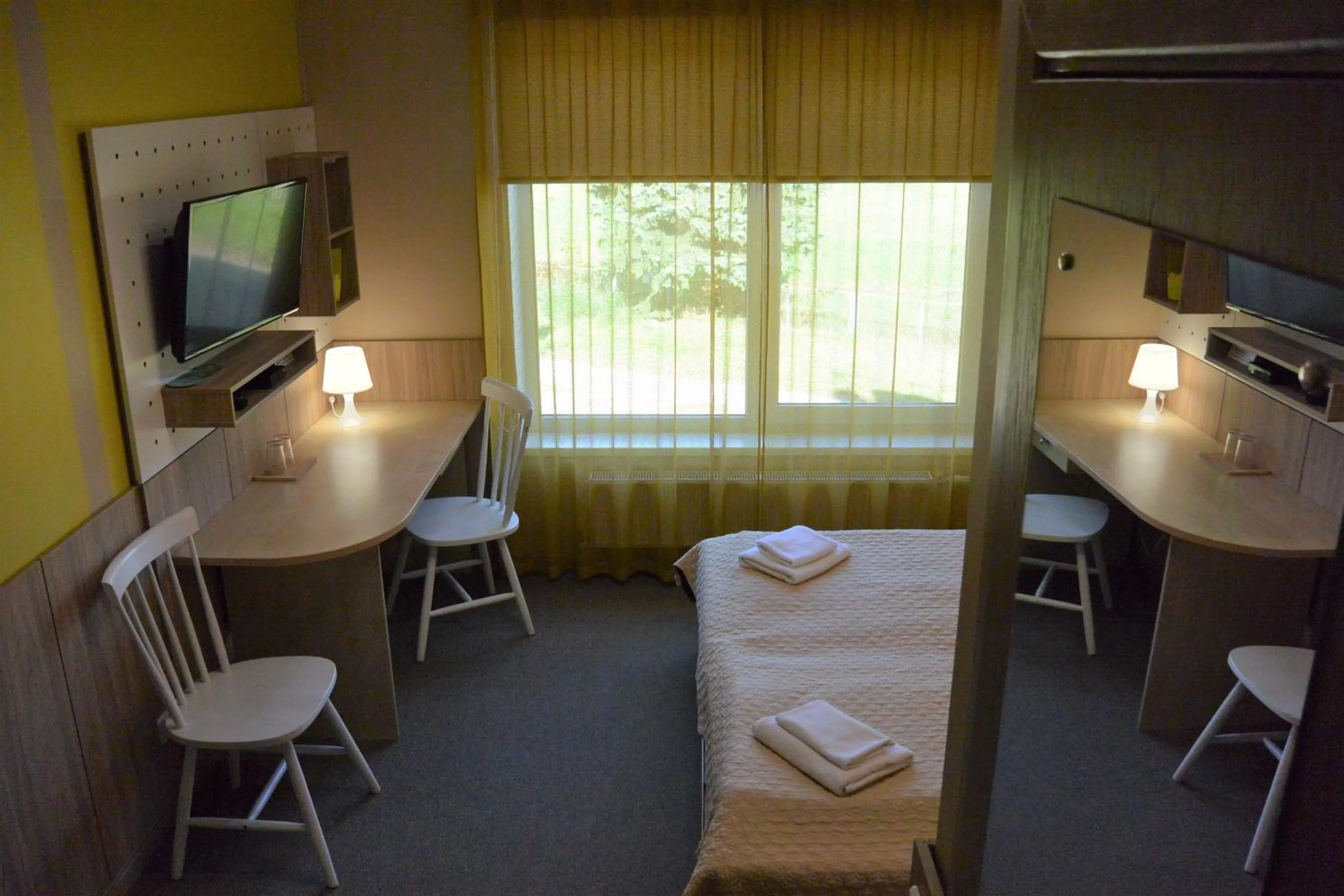 Photo of the whole room, Bed in Alba Hotel