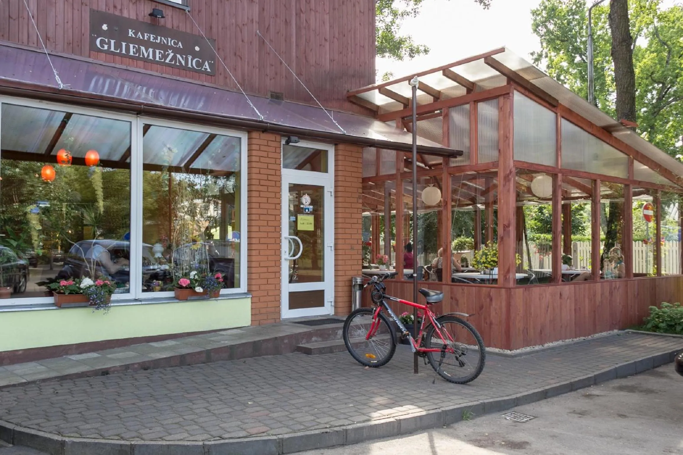 Facade/entrance in Alba Hotel