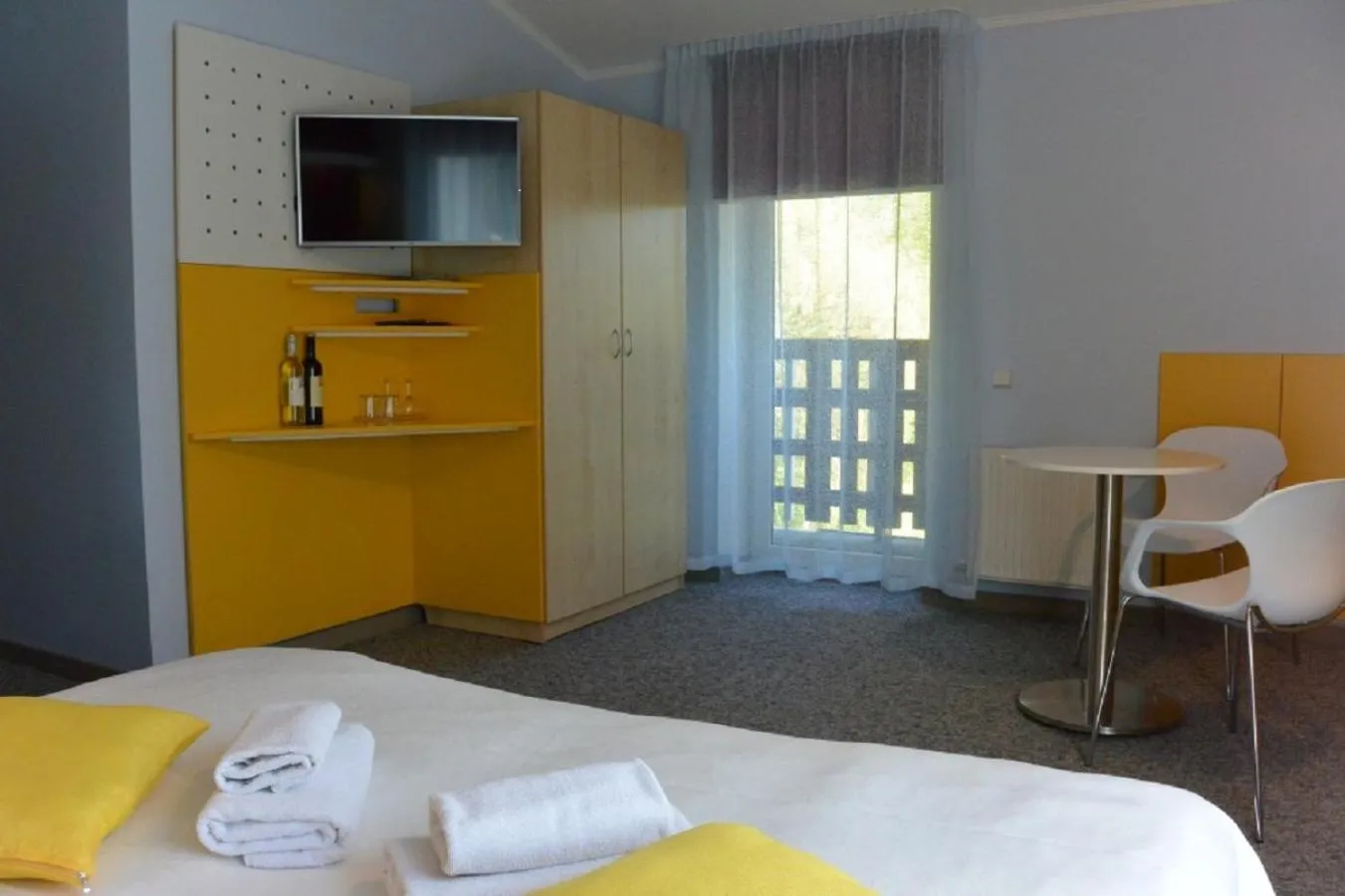 Photo of the whole room, Bed in Alba Hotel