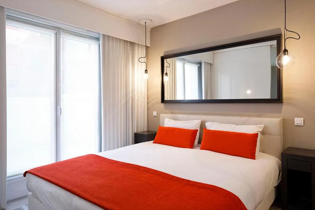 Bed in Adagio Nice Centre