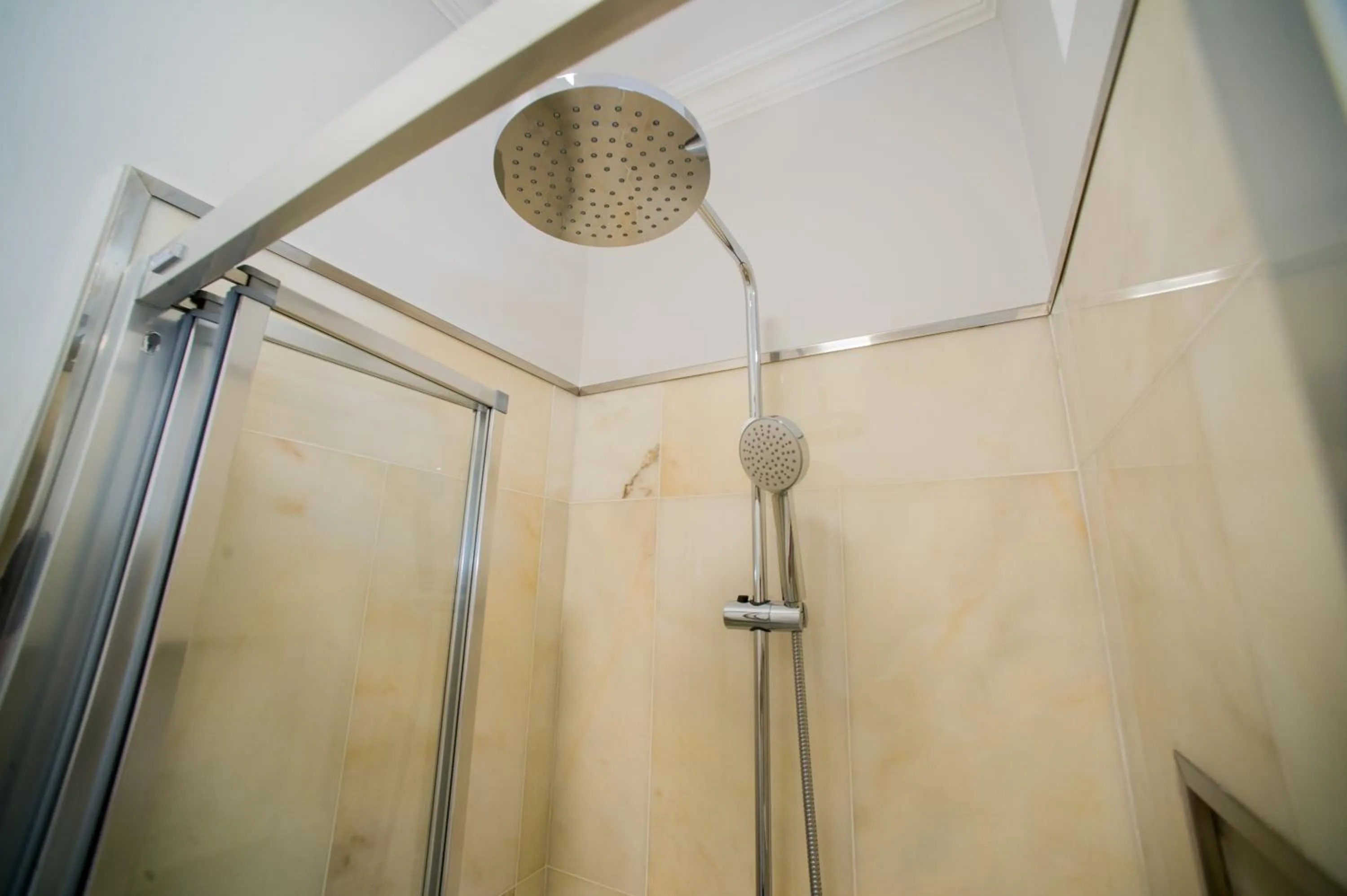 Shower in Apartments Madeira City Center