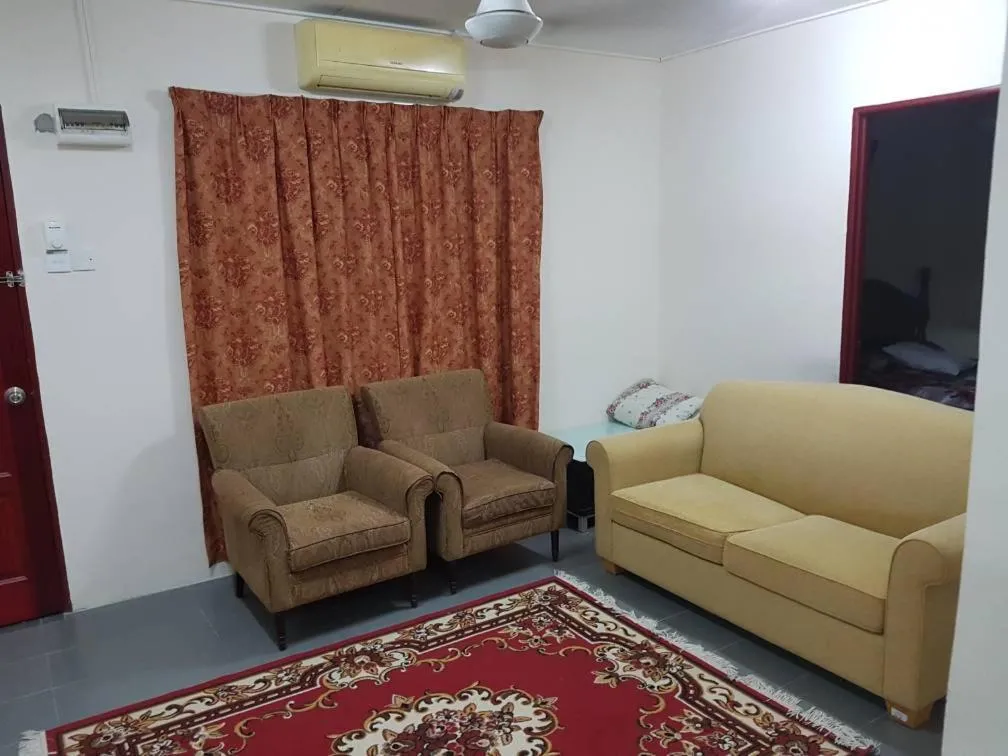 MRI Residence - Homestay in Sg Buloh with Swimming Pool - No Pork&Alcohol Allowed
