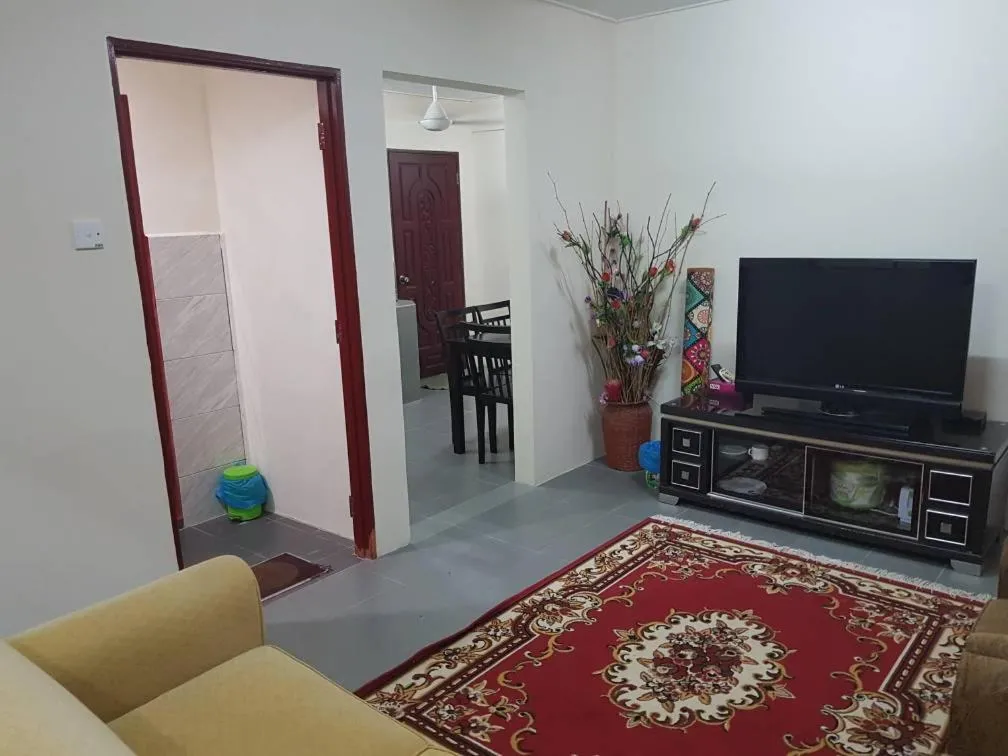 MRI Residence - Homestay in Sg Buloh with Swimming Pool - No Pork&Alcohol Allowed