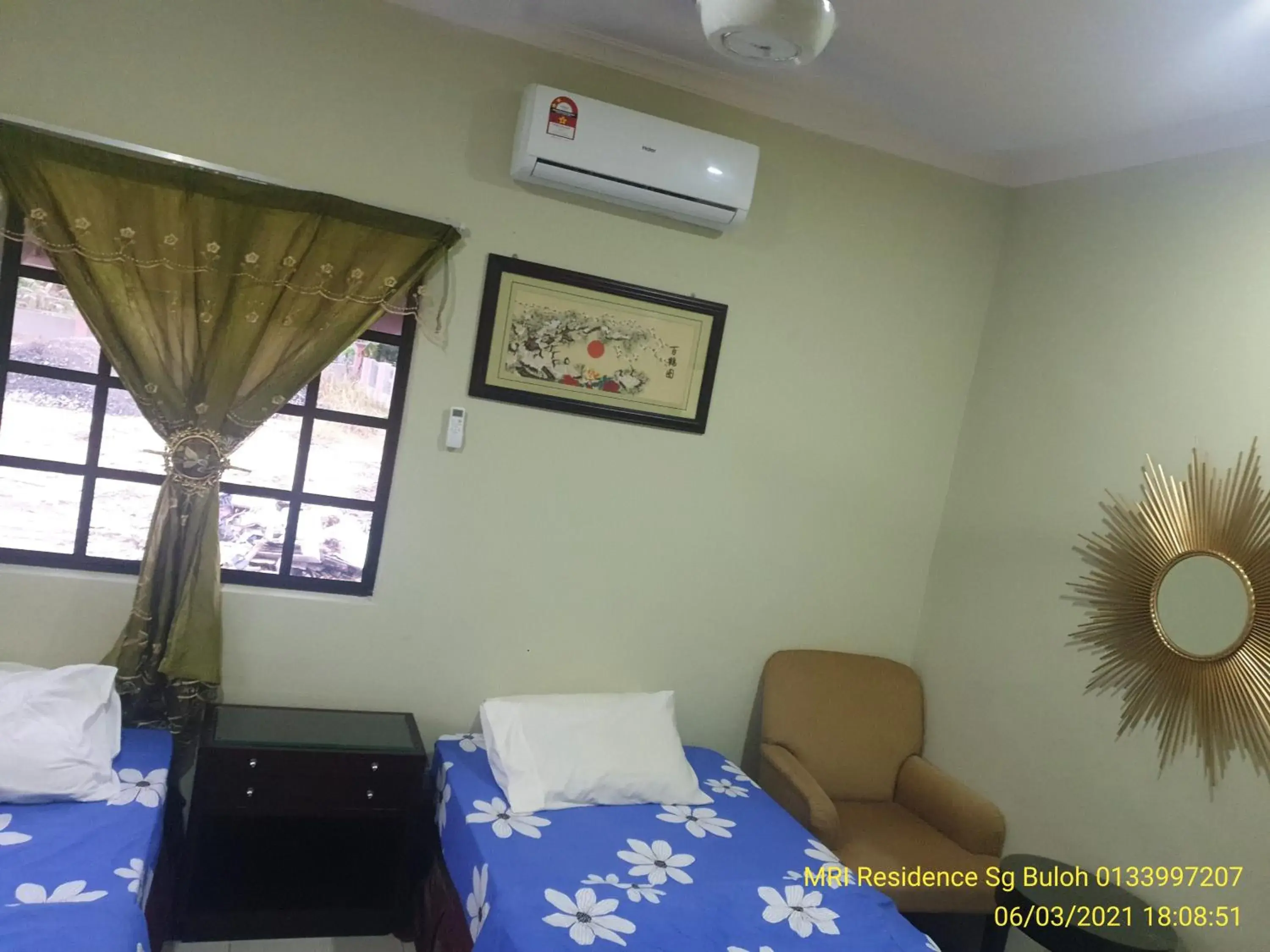 Large Twin Room in MRI Residence - Homestay in Sg Buloh with Swimming Pool - No Pork&Alcohol Allowed Large Twin Room in MRI Residence - Homestay in Sg Buloh with Swimming Pool - No Pork&Alcohol Allowed