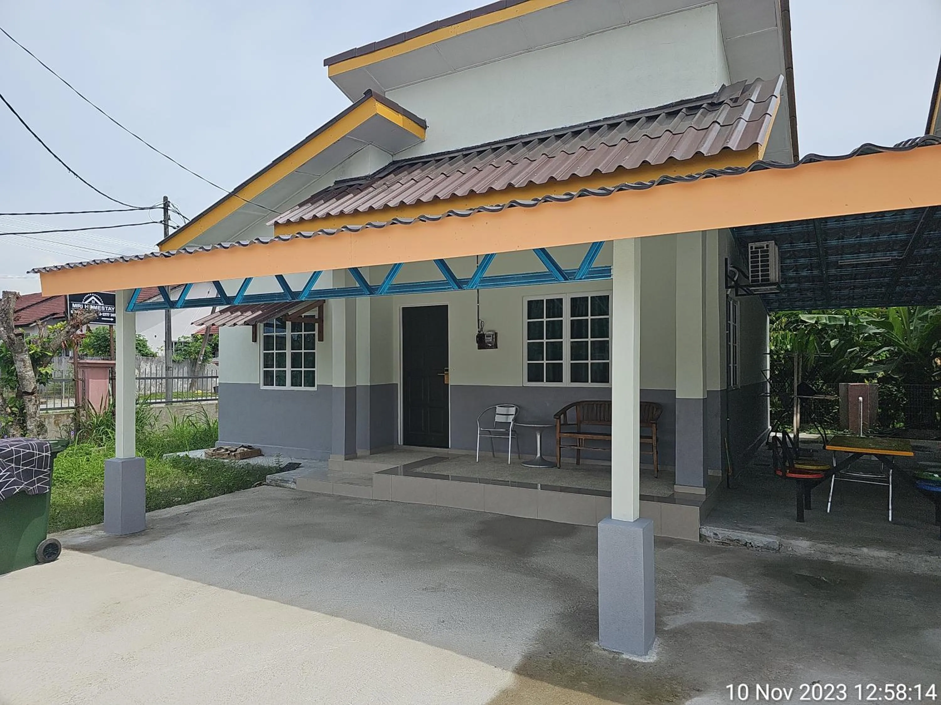 Two-Bedroom House in MRI Residence - Homestay in Sg Buloh with Swimming Pool - No Pork&Alcohol Allowed