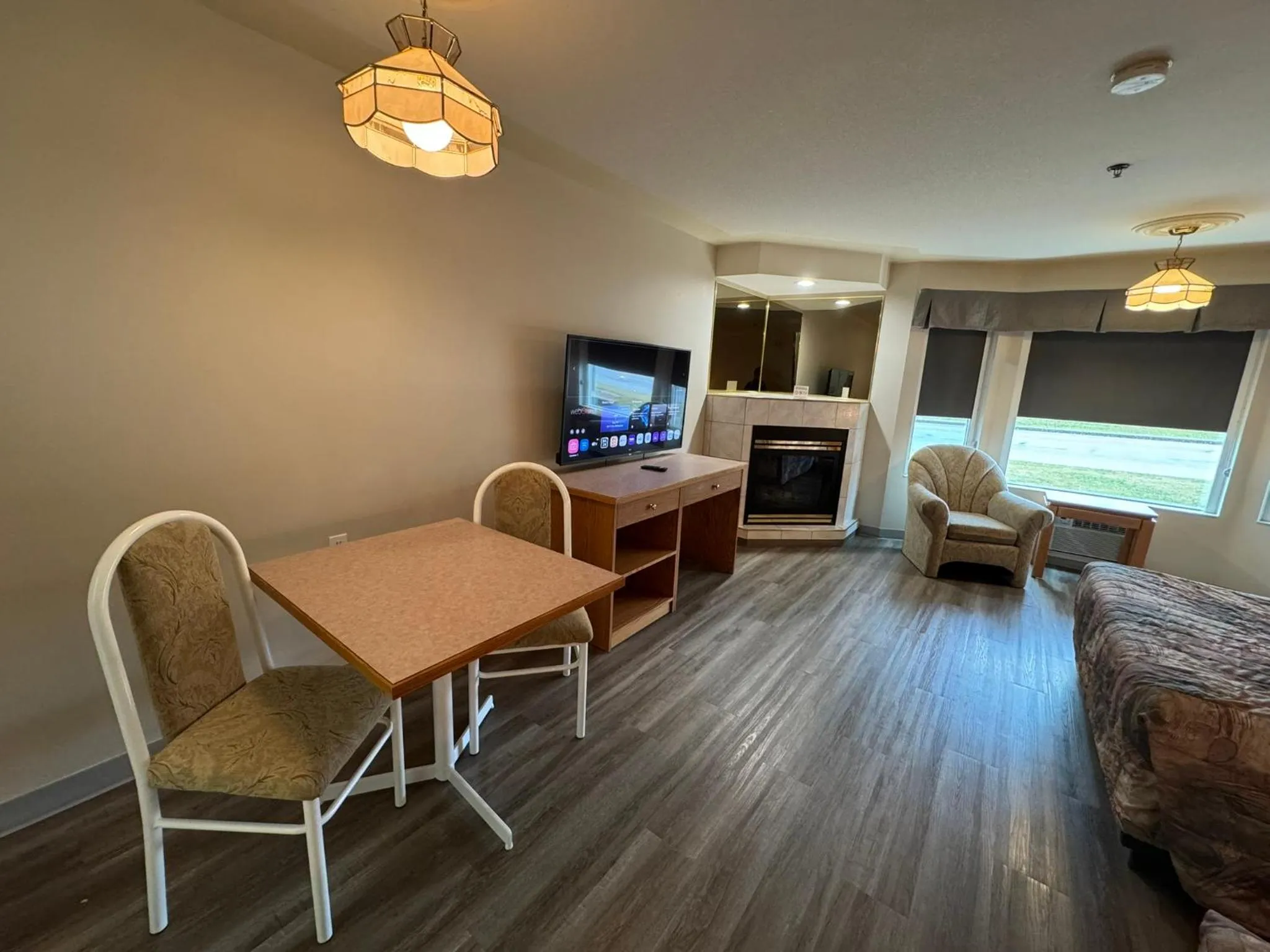 TV and multimedia in Western Budget Motel #1 & 2 Whitecourt