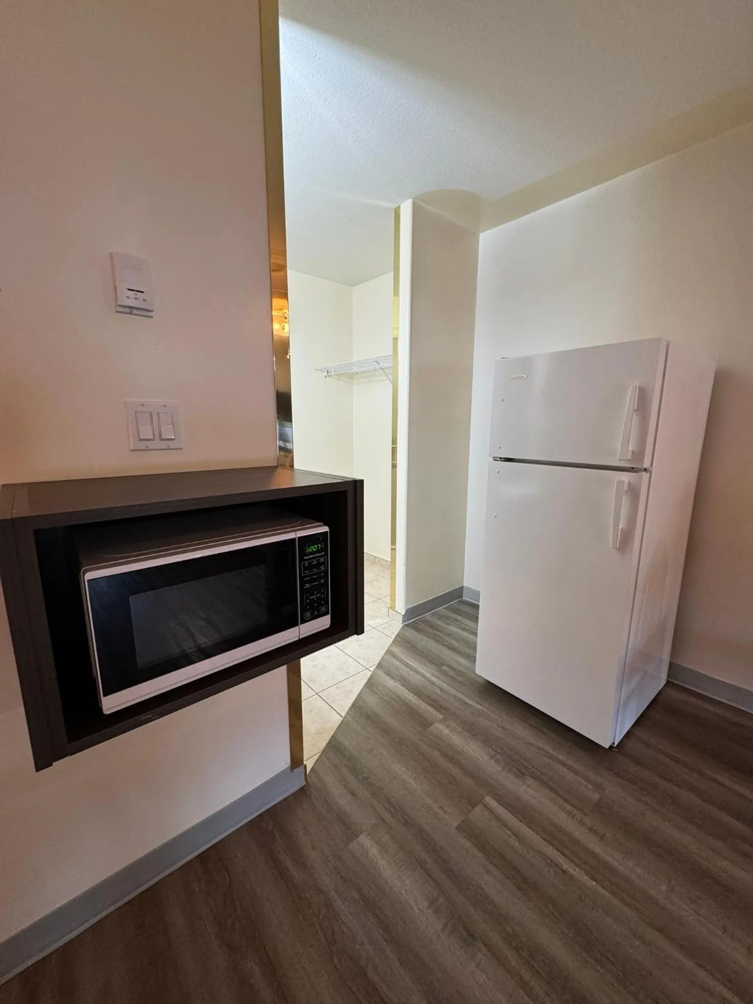 microwave in Western Budget Motel #1 & 2 Whitecourt