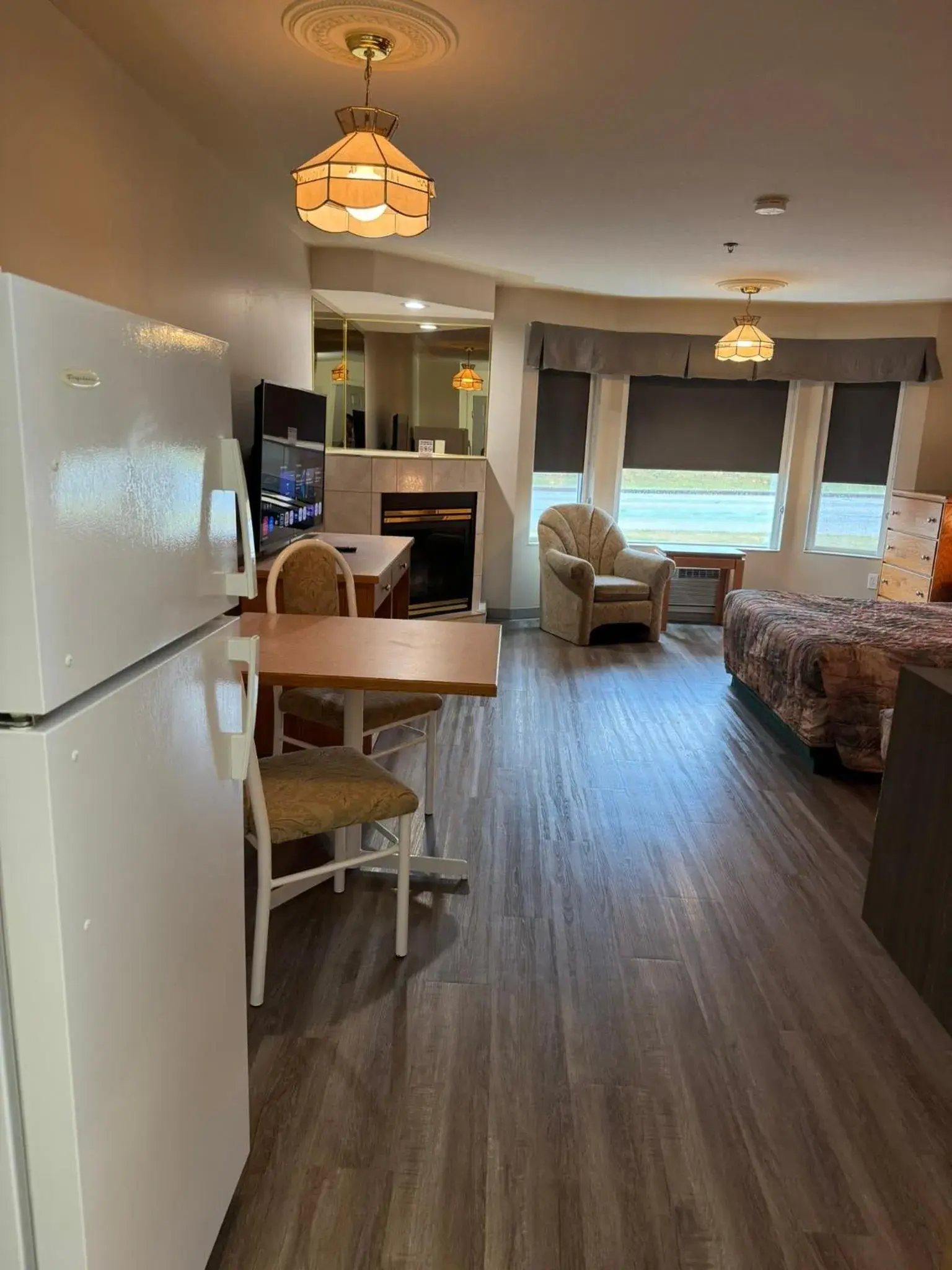 Queen Room with Two Queen Beds in Western Budget Motel #1 & 2 Whitecourt Queen Room with Two Queen Beds in Western Budget Motel #1 & 2 Whitecourt