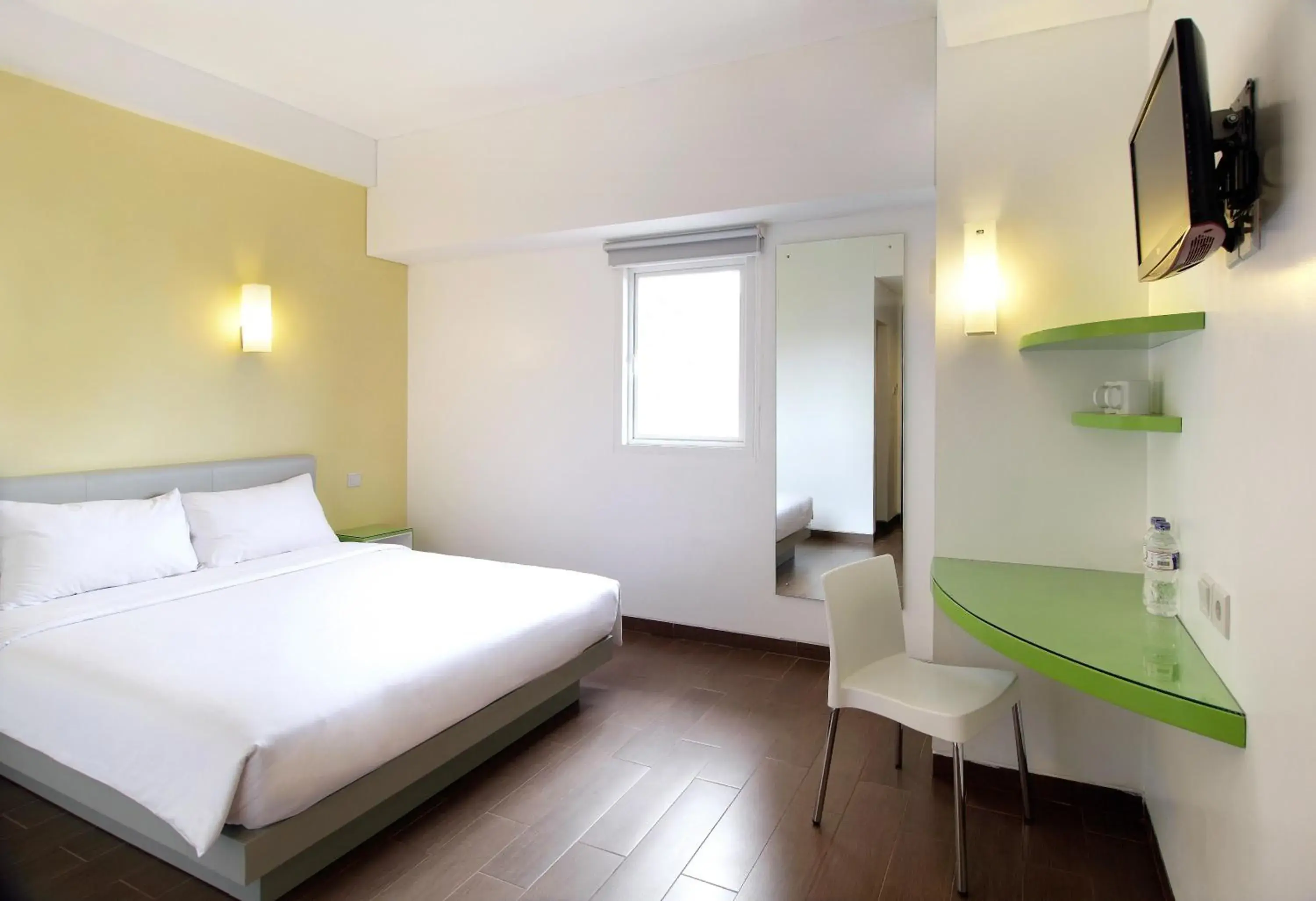 Bedroom, Bed in Amaris Hotel Panakkukang Bedroom, Bed in Amaris Hotel Panakkukang