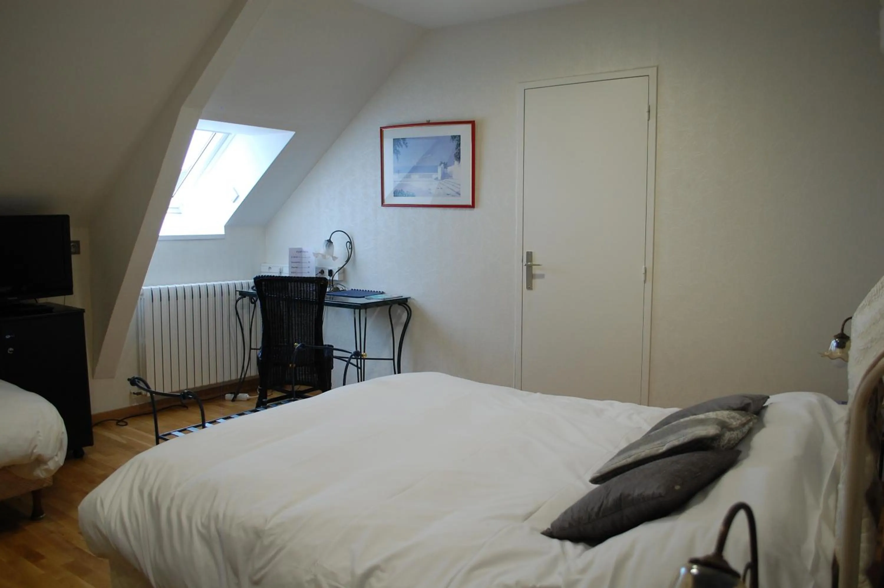 Photo of the whole room, Bed in Logis Hotel L'europe