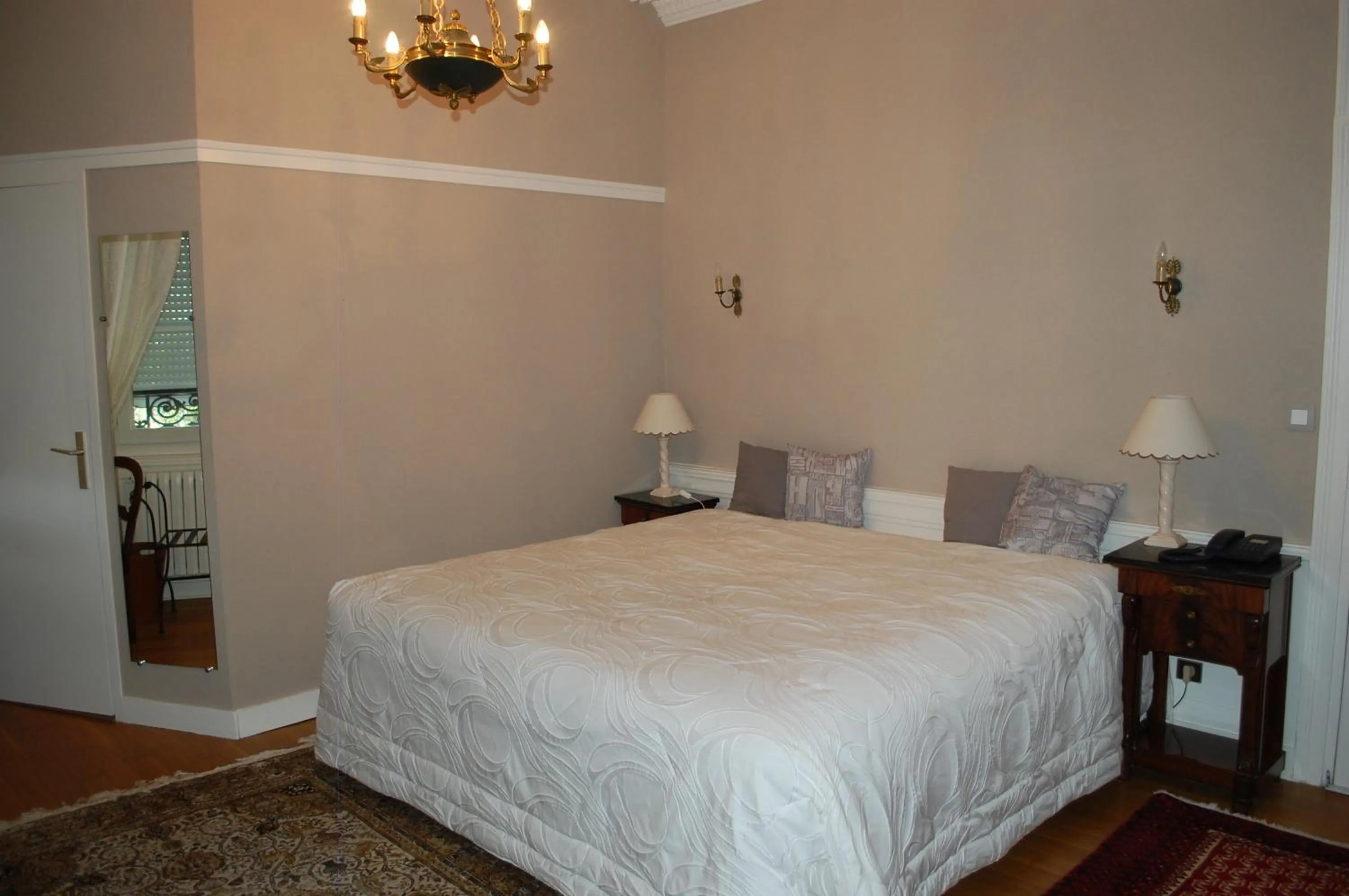 Bedroom, Bed in Logis Hotel L'europe