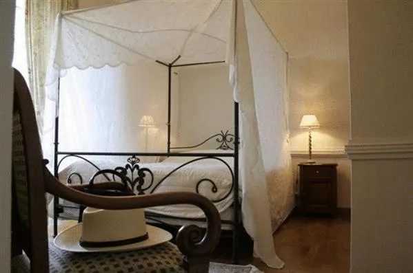 Bedroom, Bed in Logis Hotel L'europe