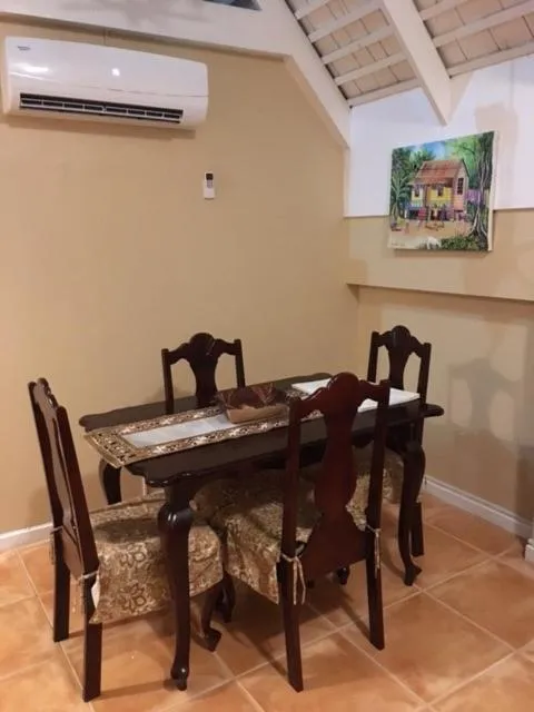 Dining area in #73 Fisherman's Point
