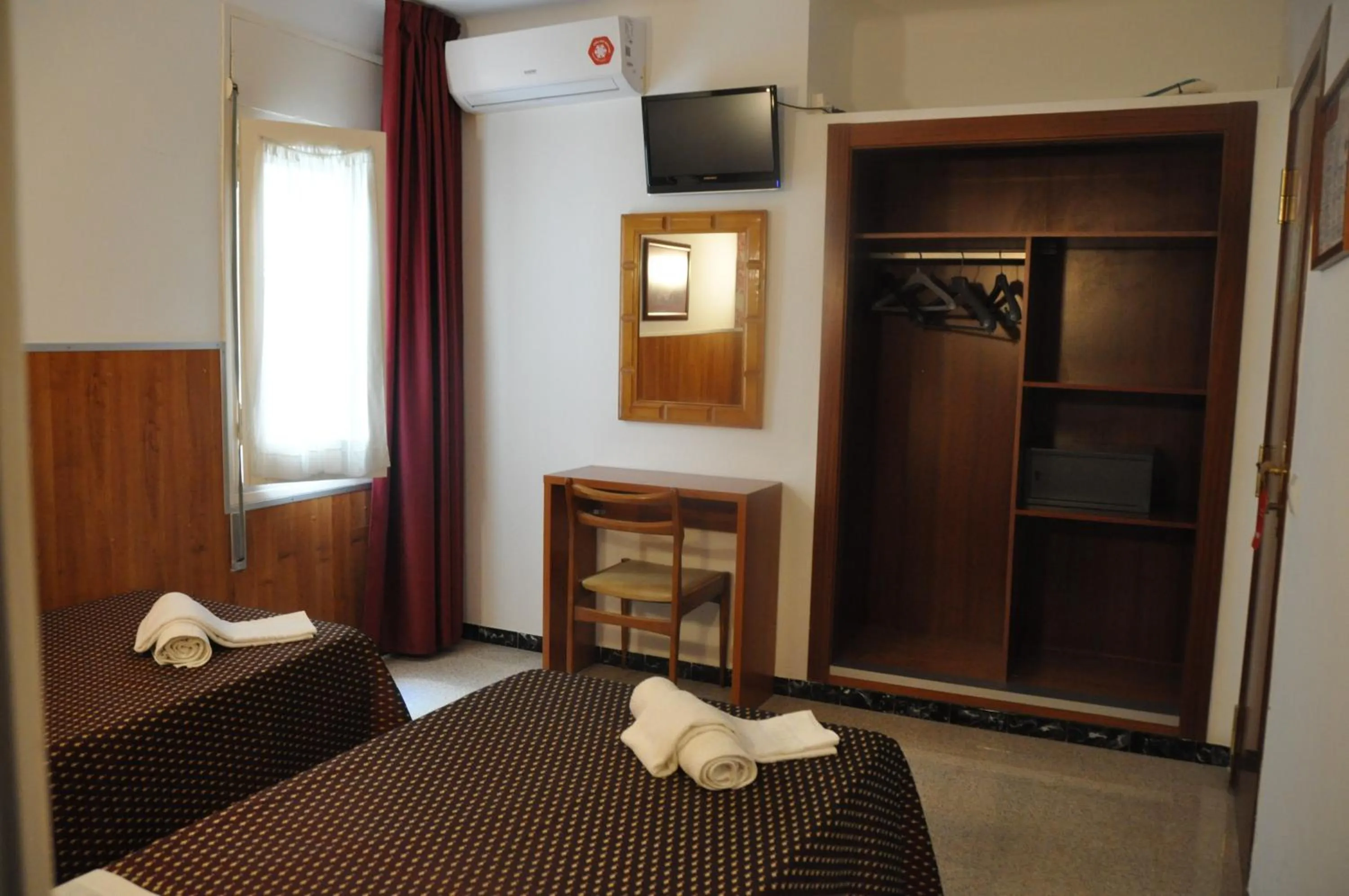 Bed in Hostal - Pensión El Amigo