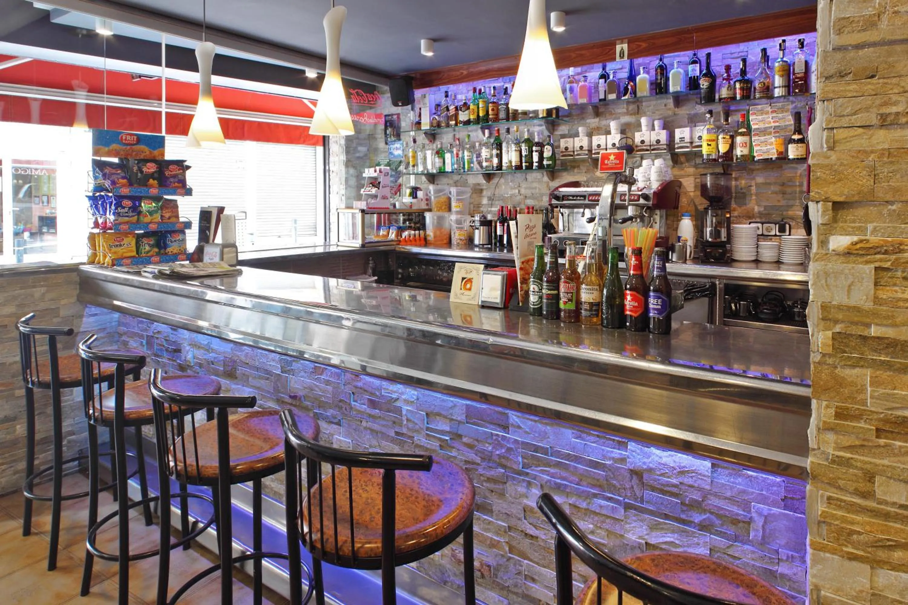 Lounge or bar in Hostal - Pensión El Amigo