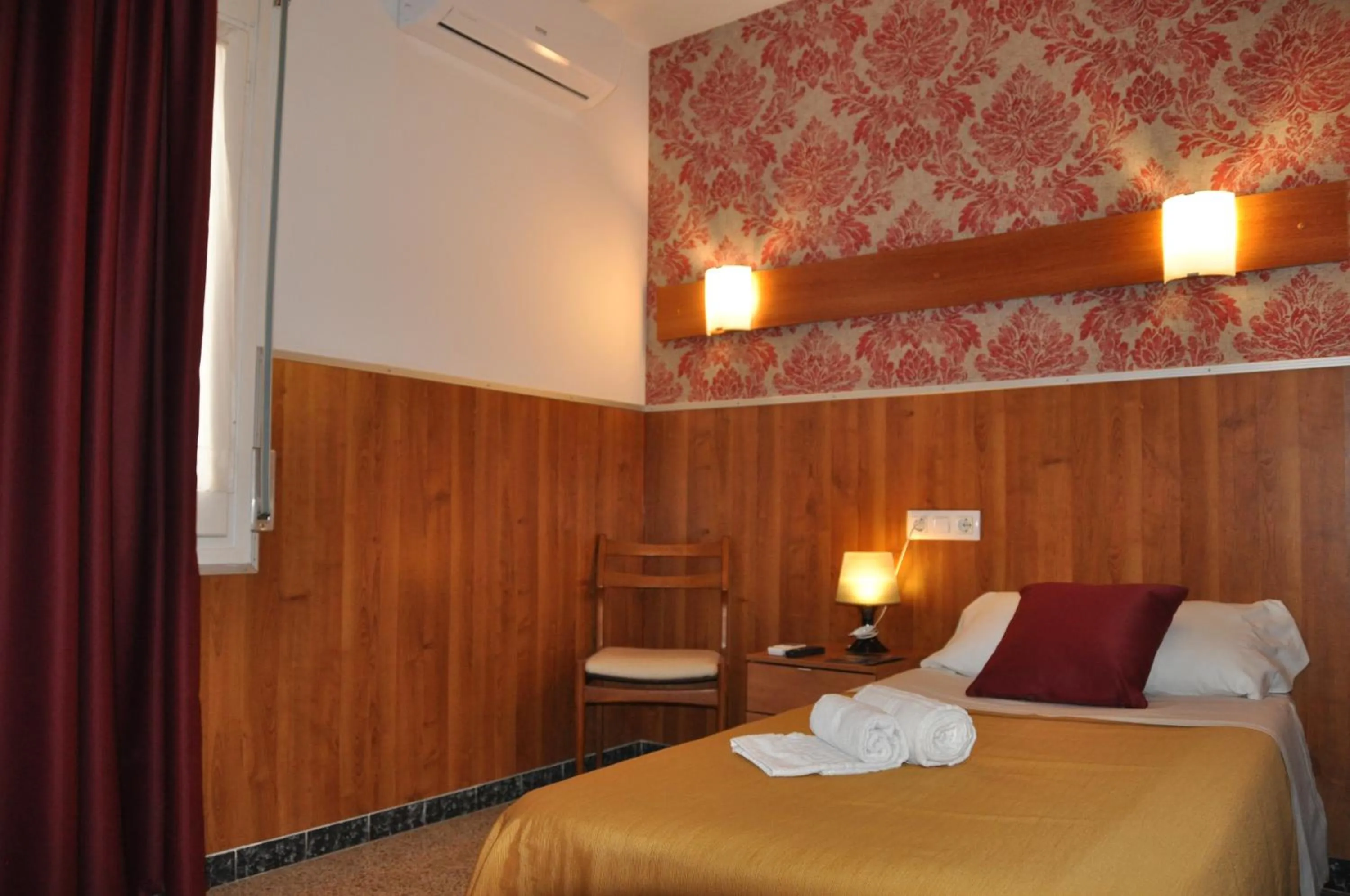 Bed in Hostal - Pensión El Amigo