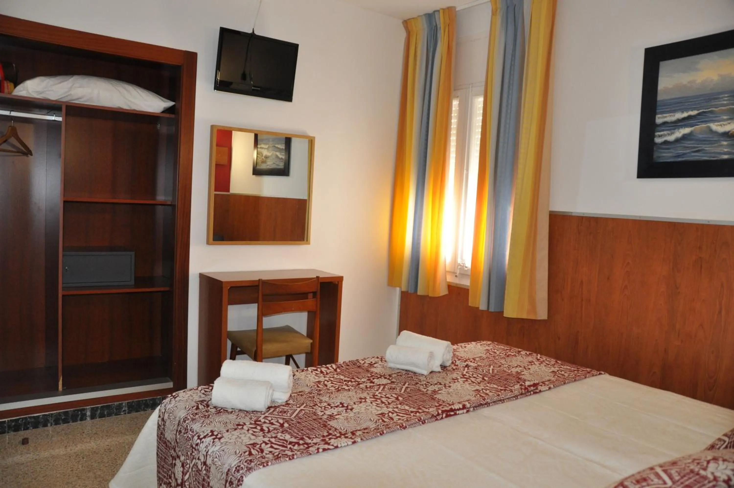 Bed in Hostal - Pensión El Amigo