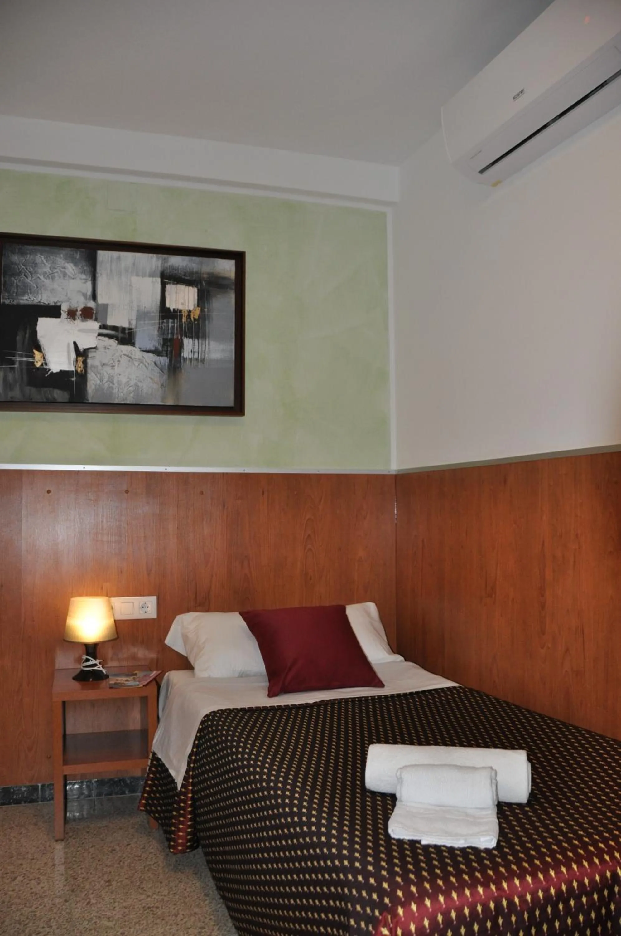 Bed in Hostal - Pensión El Amigo