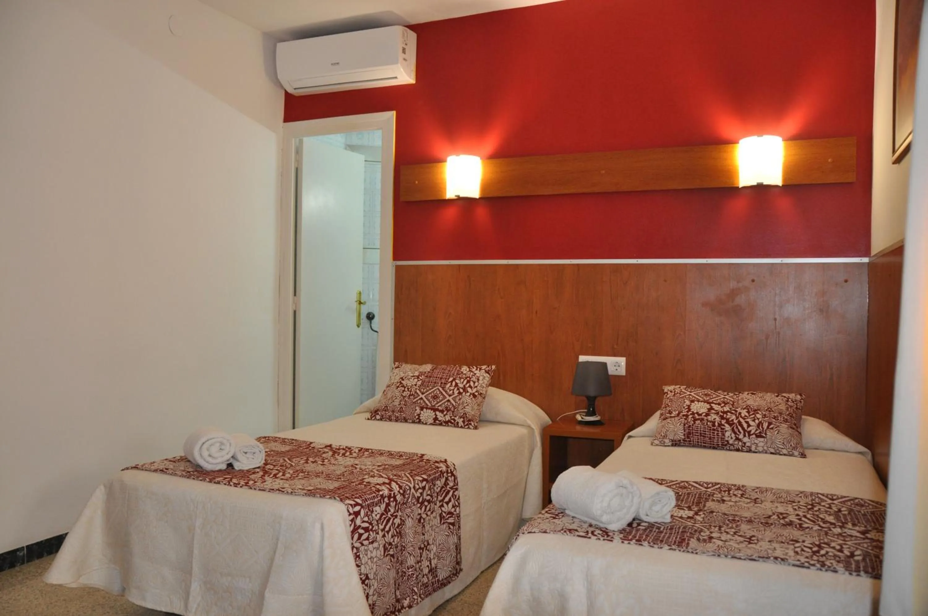 Bed in Hostal - Pensión El Amigo