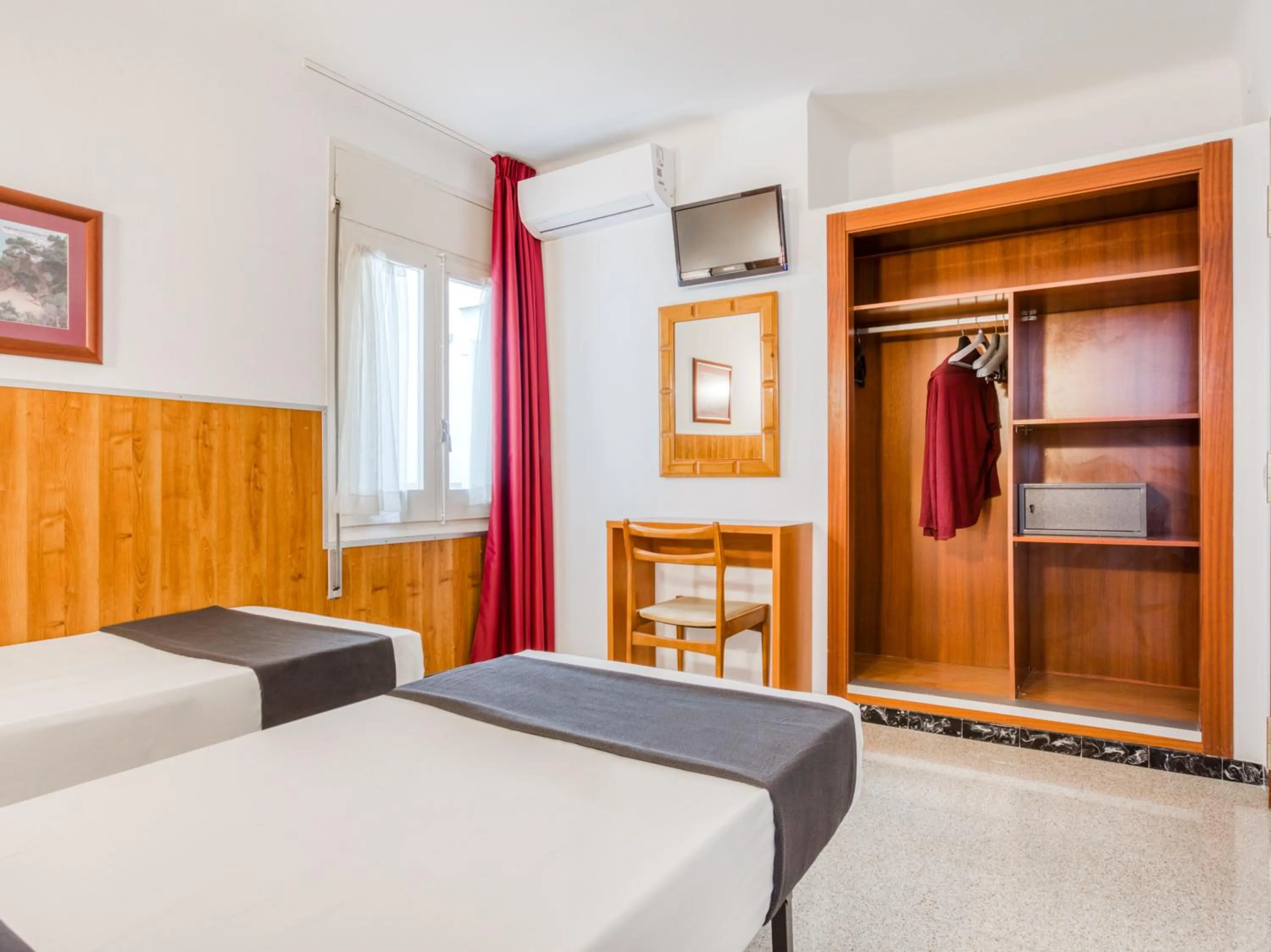 Bedroom, Bed in Hostal - Pensión El Amigo