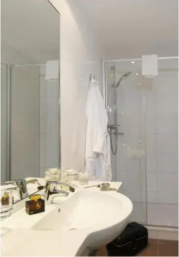 Bathroom in Stern Hotel Soller Bathroom in Stern Hotel Soller