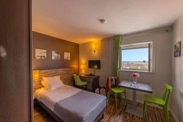 Bed in Appart Hôtel Lyon Villemanzy