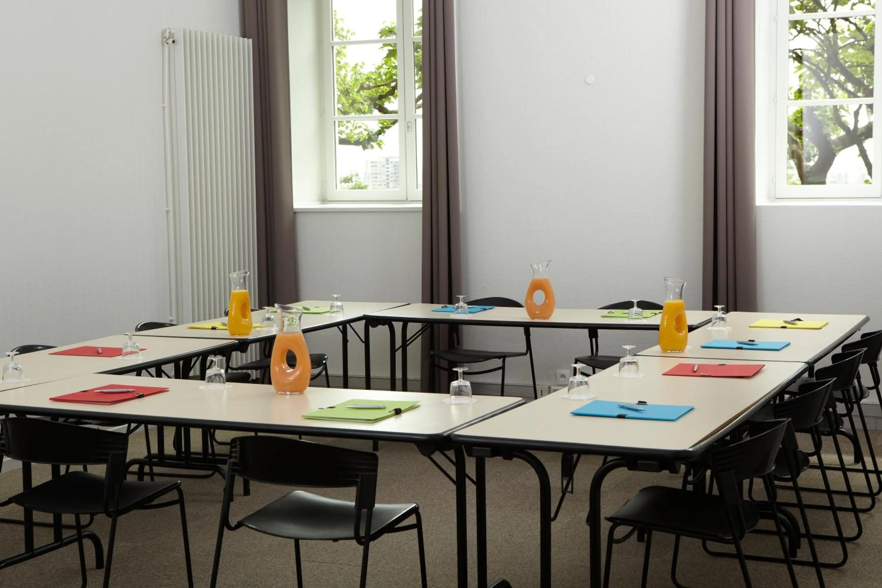 Meeting/conference room in Appart Hôtel Lyon Villemanzy