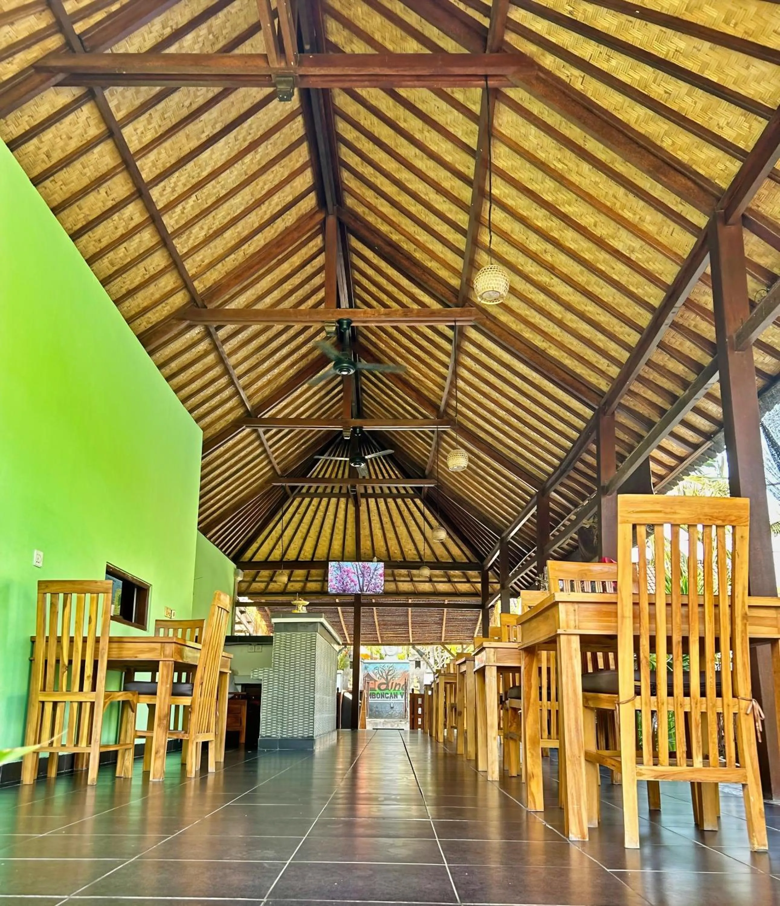 Restaurant/places to eat in Island Garden Huts Lembongan