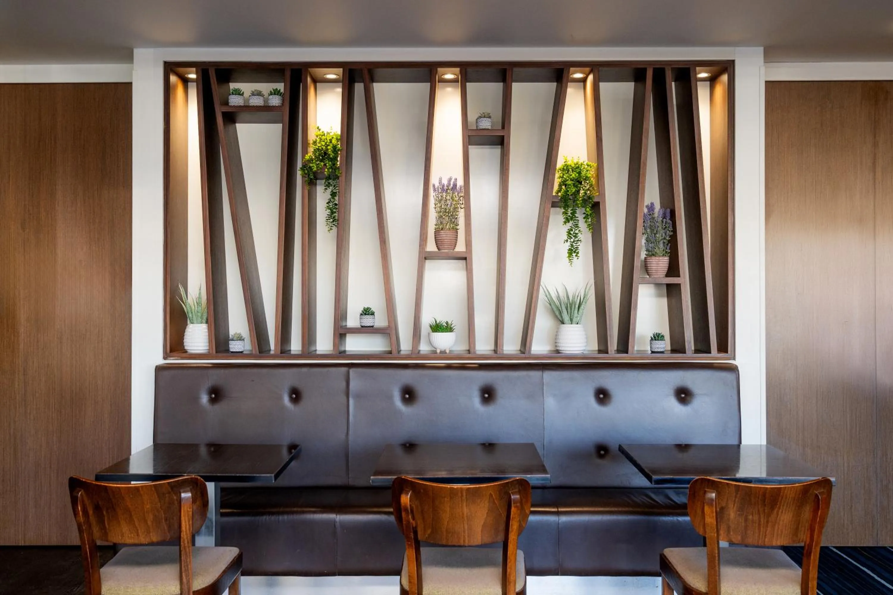 Restaurant/places to eat in Holiday Inn Express Cambridge Duxford M11 Jct 10, an IHG Hotel