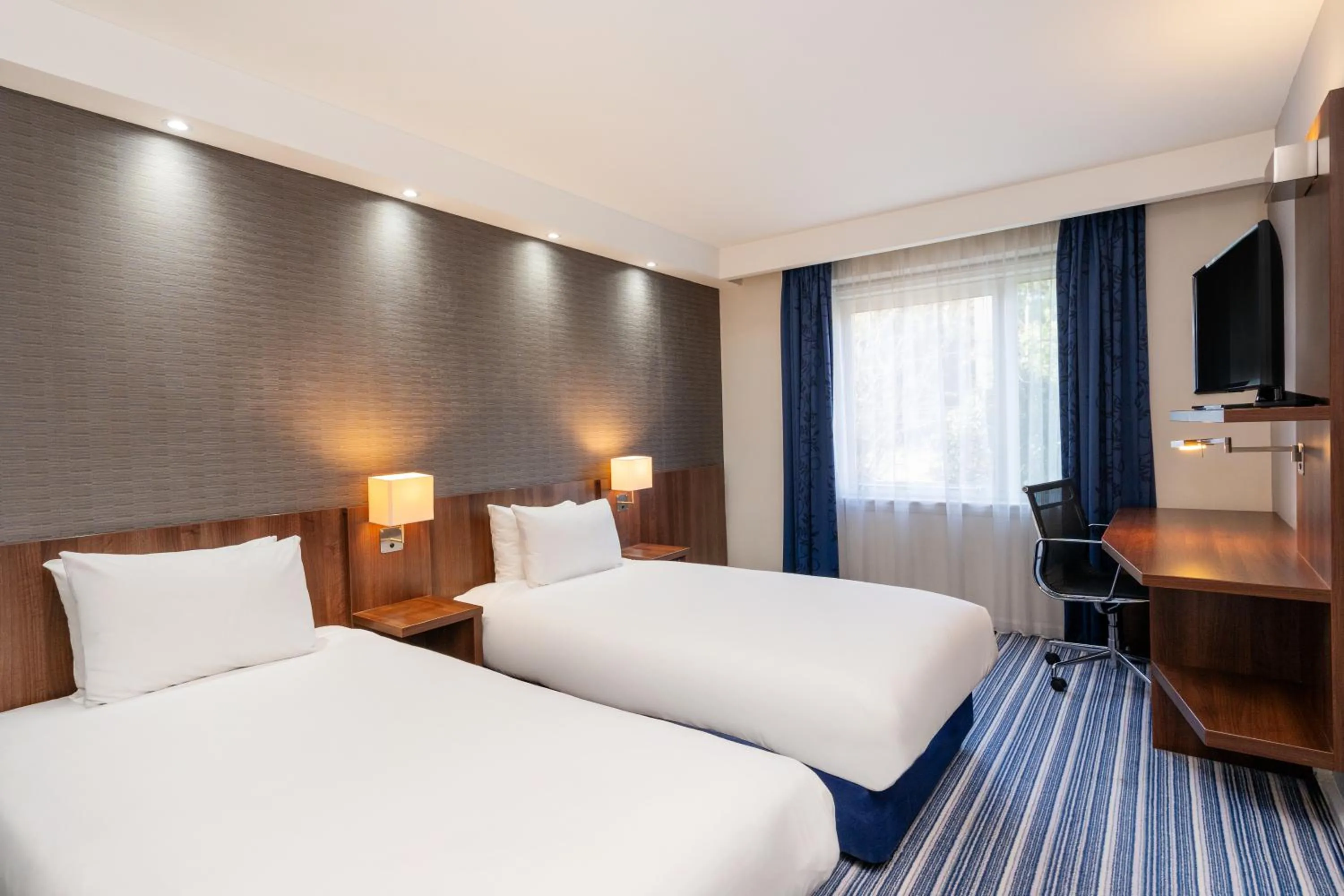 Bedroom, Bed in Holiday Inn Express Cambridge Duxford M11 Jct 10 by IHG