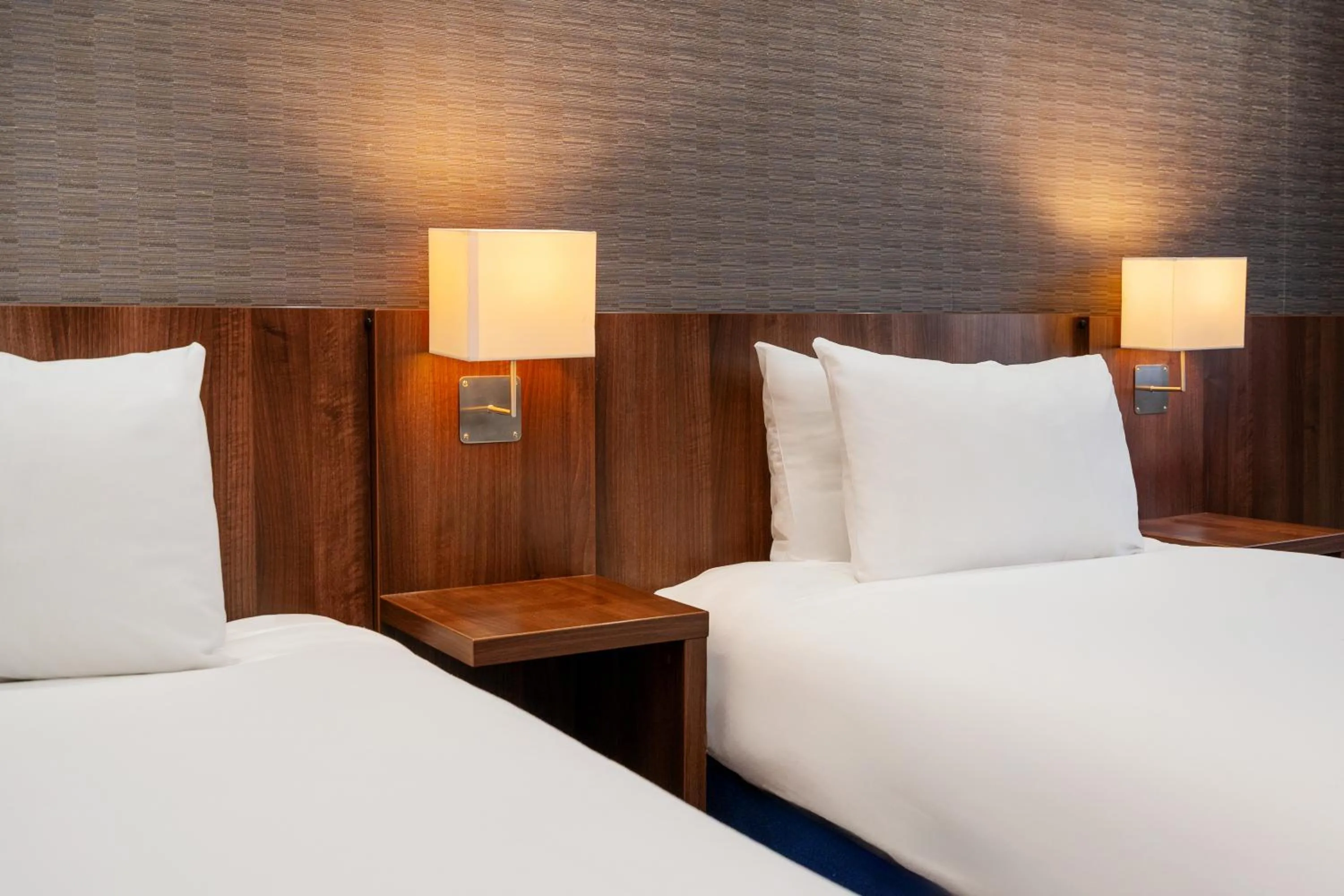 Bed in Holiday Inn Express Cambridge Duxford M11 Jct 10 by IHG