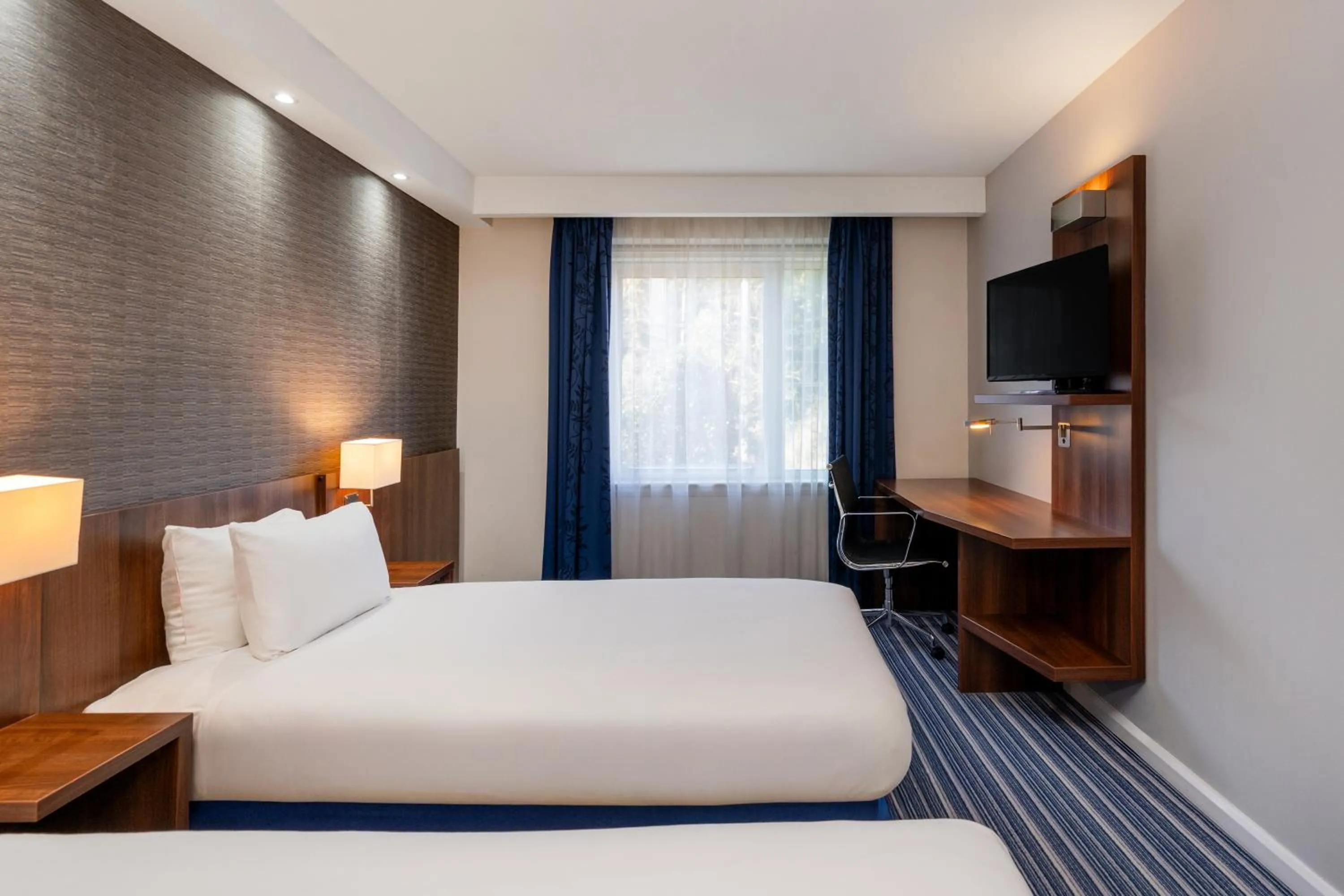 Bed in Holiday Inn Express Cambridge Duxford M11 Jct 10 by IHG