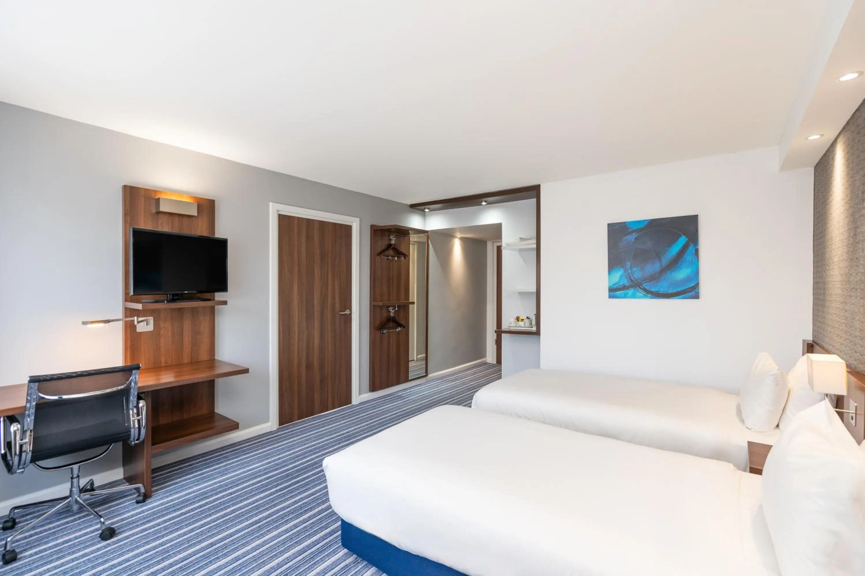 Bed in Holiday Inn Express Cambridge Duxford M11 Jct 10 by IHG