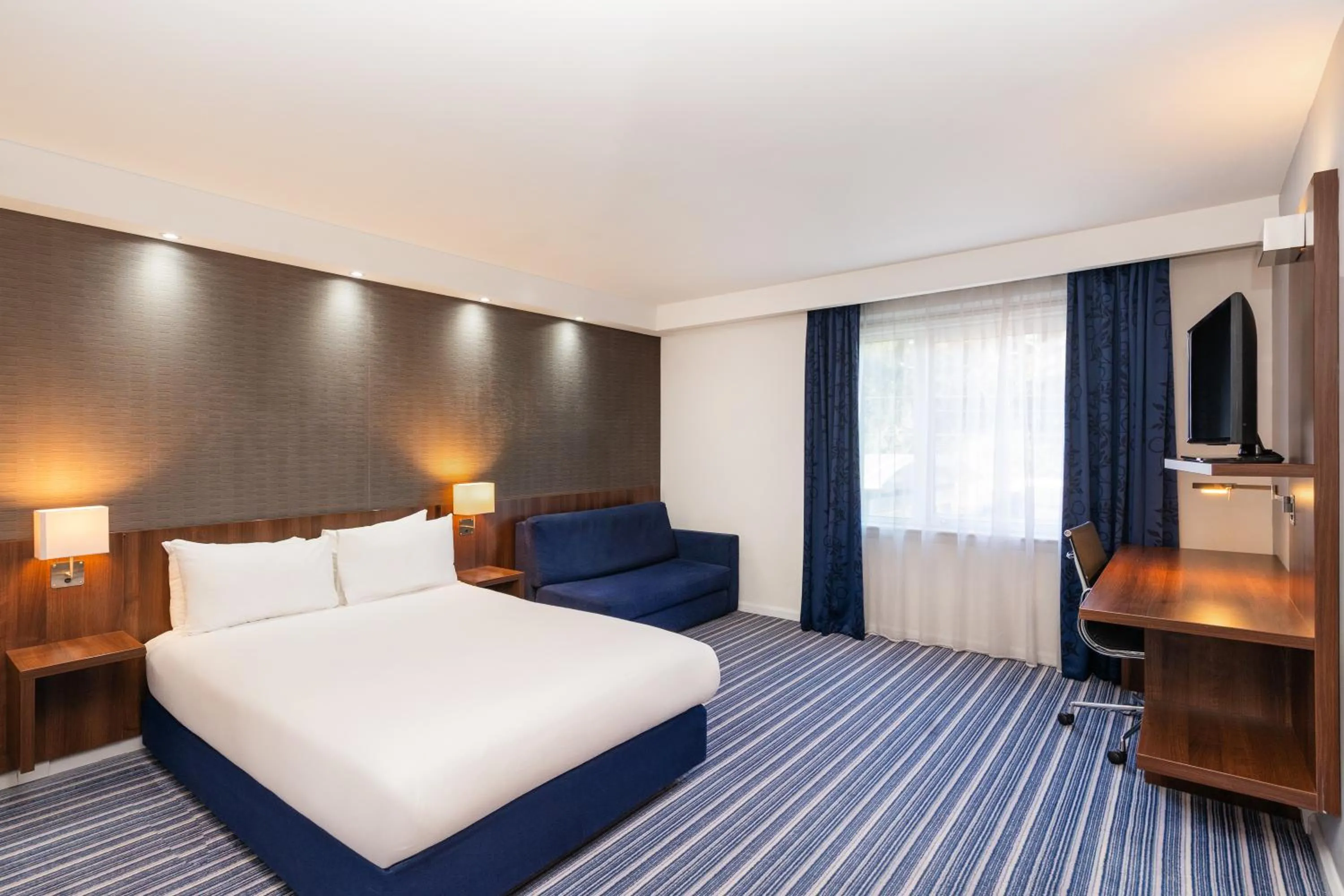 Bedroom, Bed in Holiday Inn Express Cambridge Duxford M11 Jct 10 by IHG