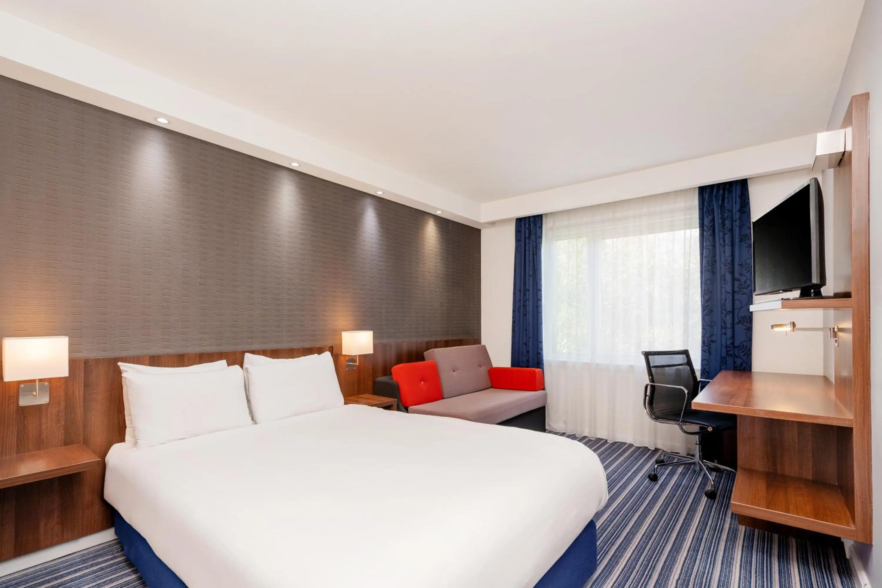 Bed in Holiday Inn Express Cambridge Duxford M11 Jct 10 by IHG