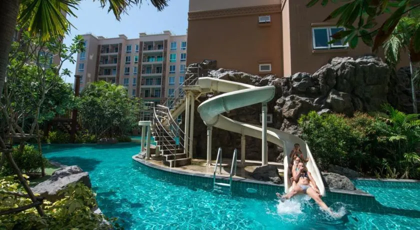 Swimming pool in Atlantis Condo Resort Jomtien TLH