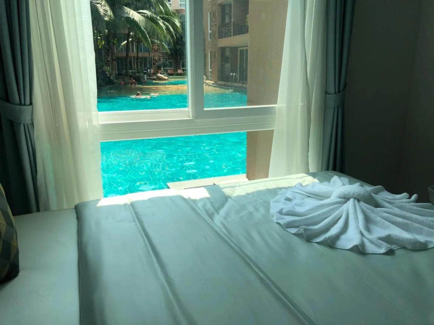 Bed in Atlantis Condo Resort Jomtien TLH