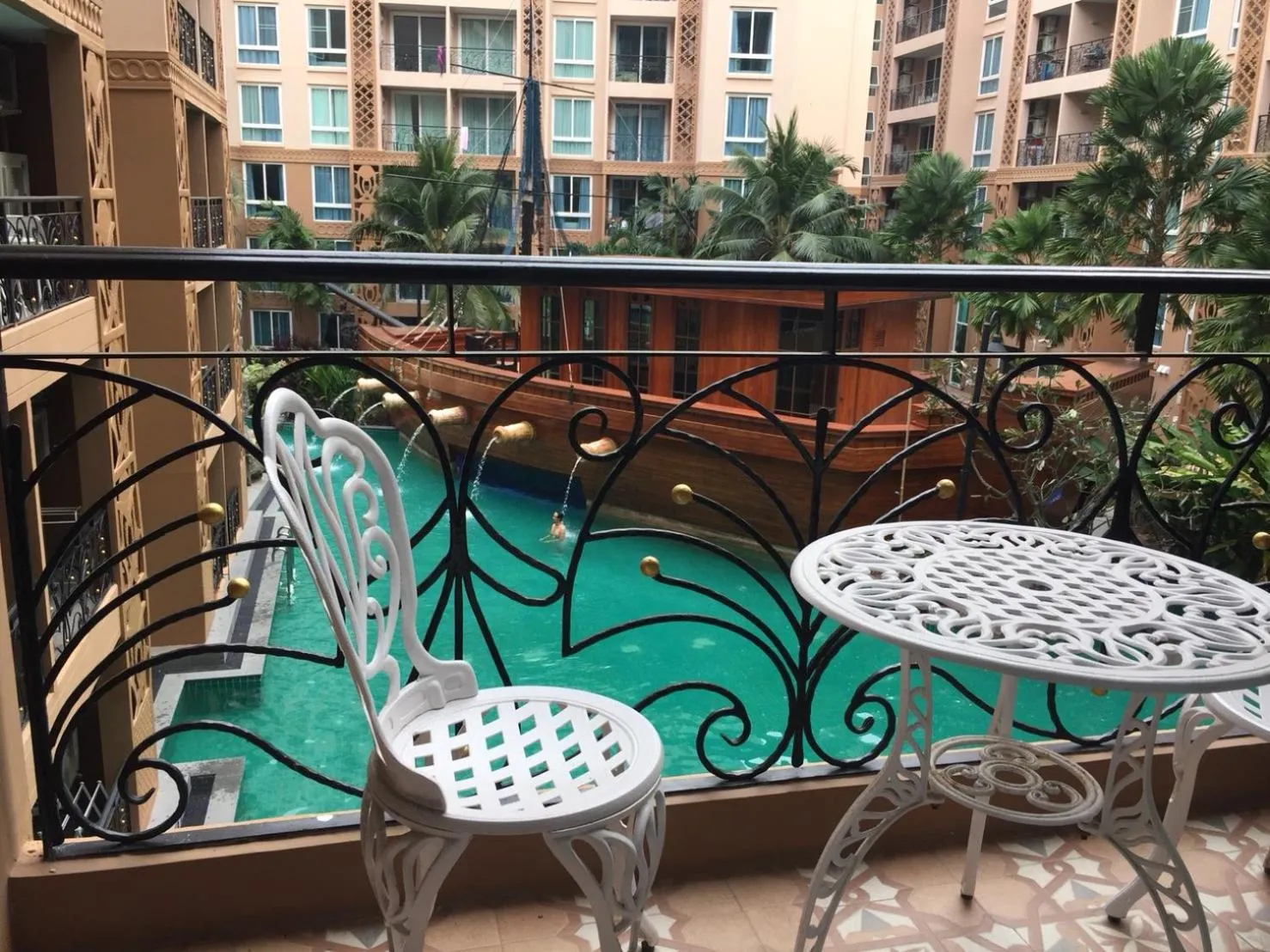 Pool view in Atlantis Condo Resort Jomtien TLH