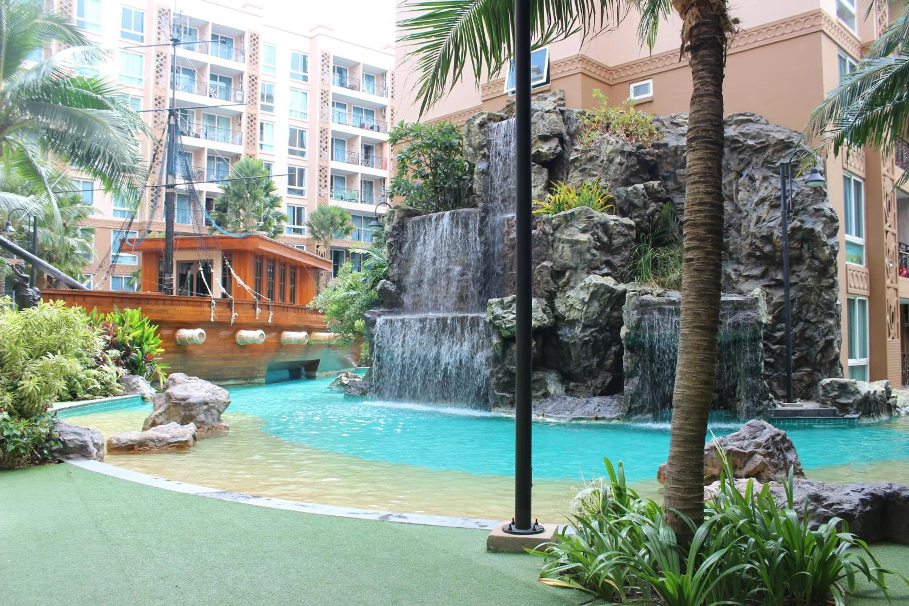 Pool view in Atlantis Condo Resort Jomtien TLH