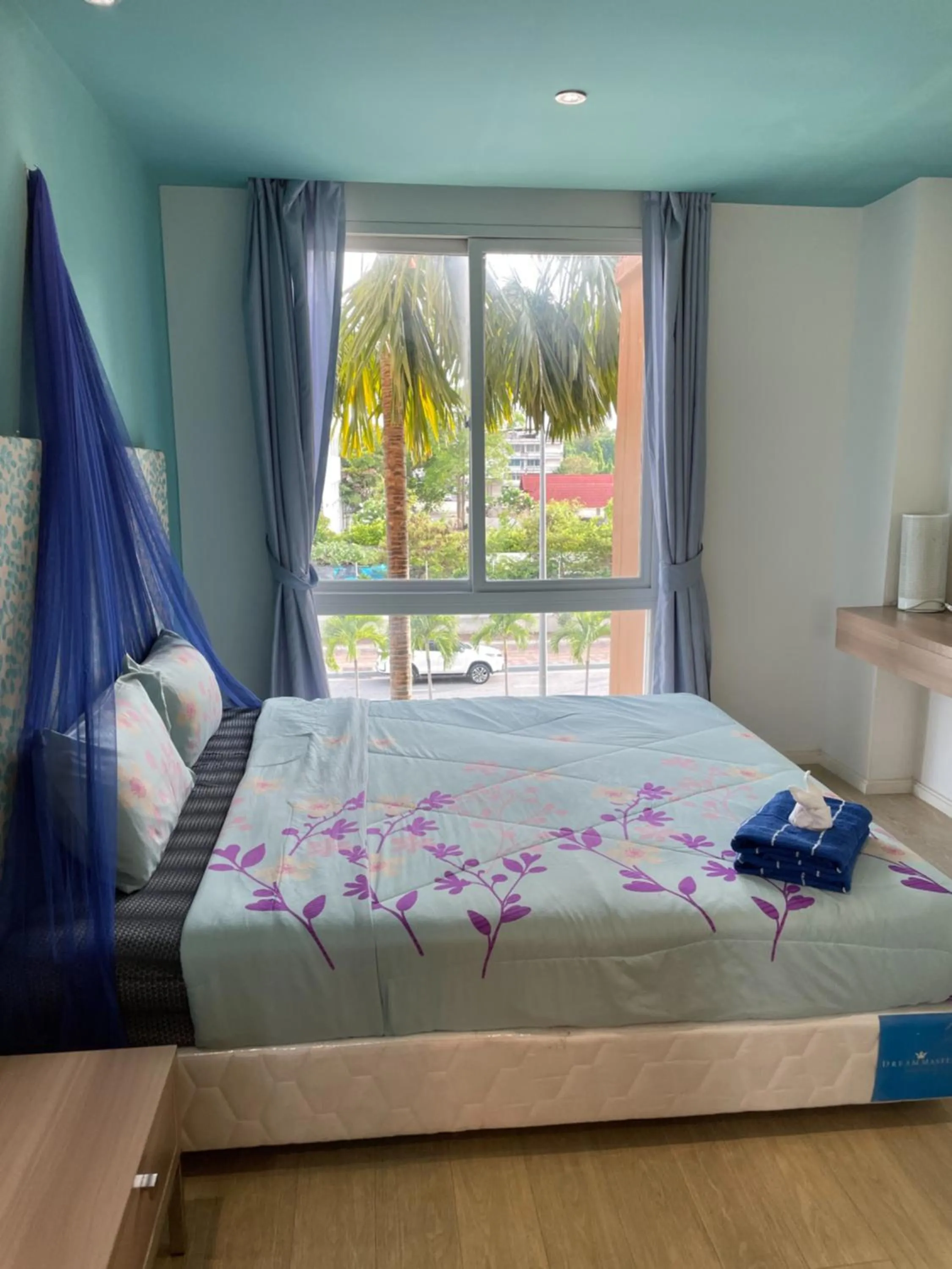 Bed in Atlantis Condo Resort Jomtien TLH