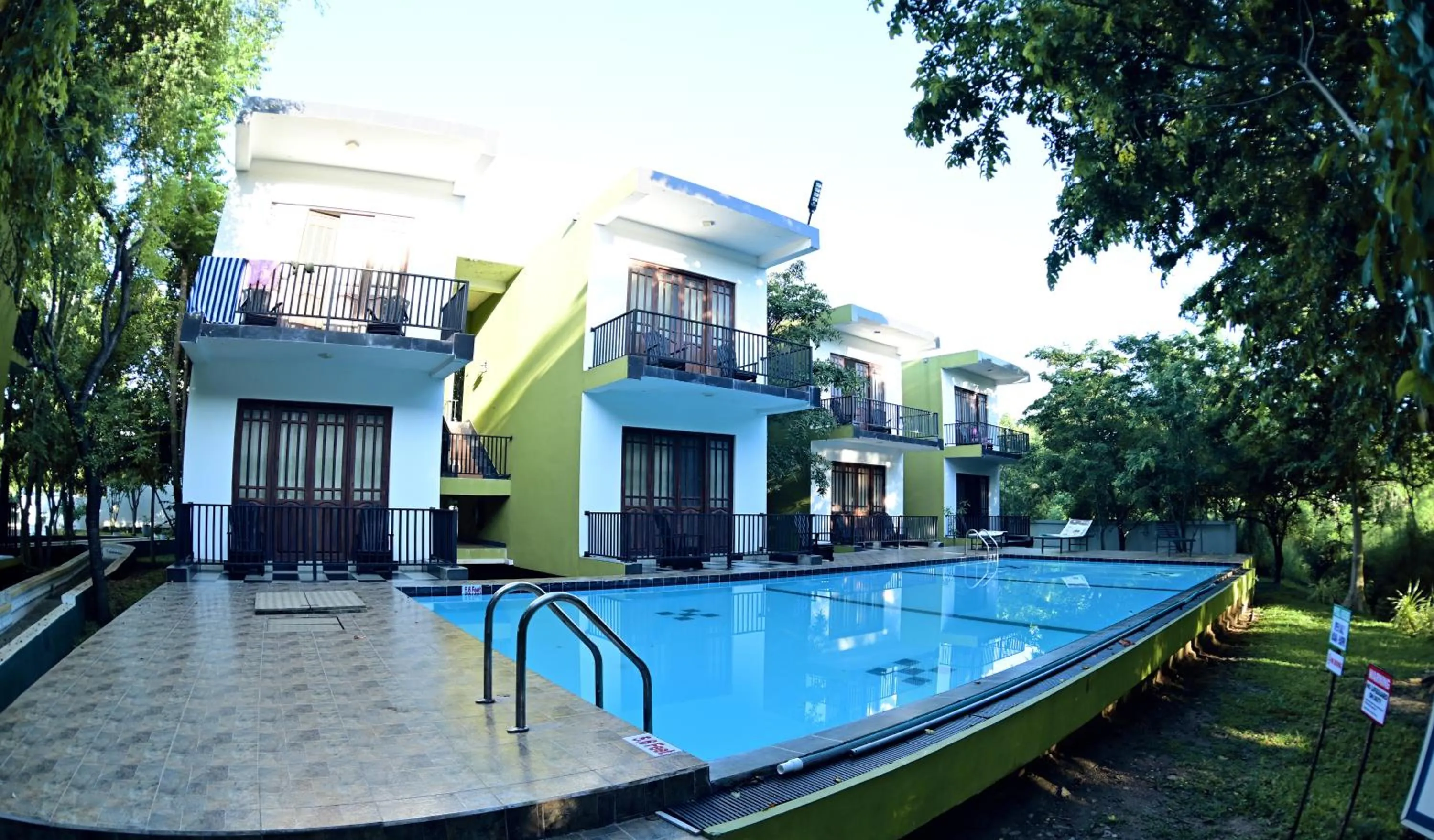 Swimming pool in Hotel Golden Ray