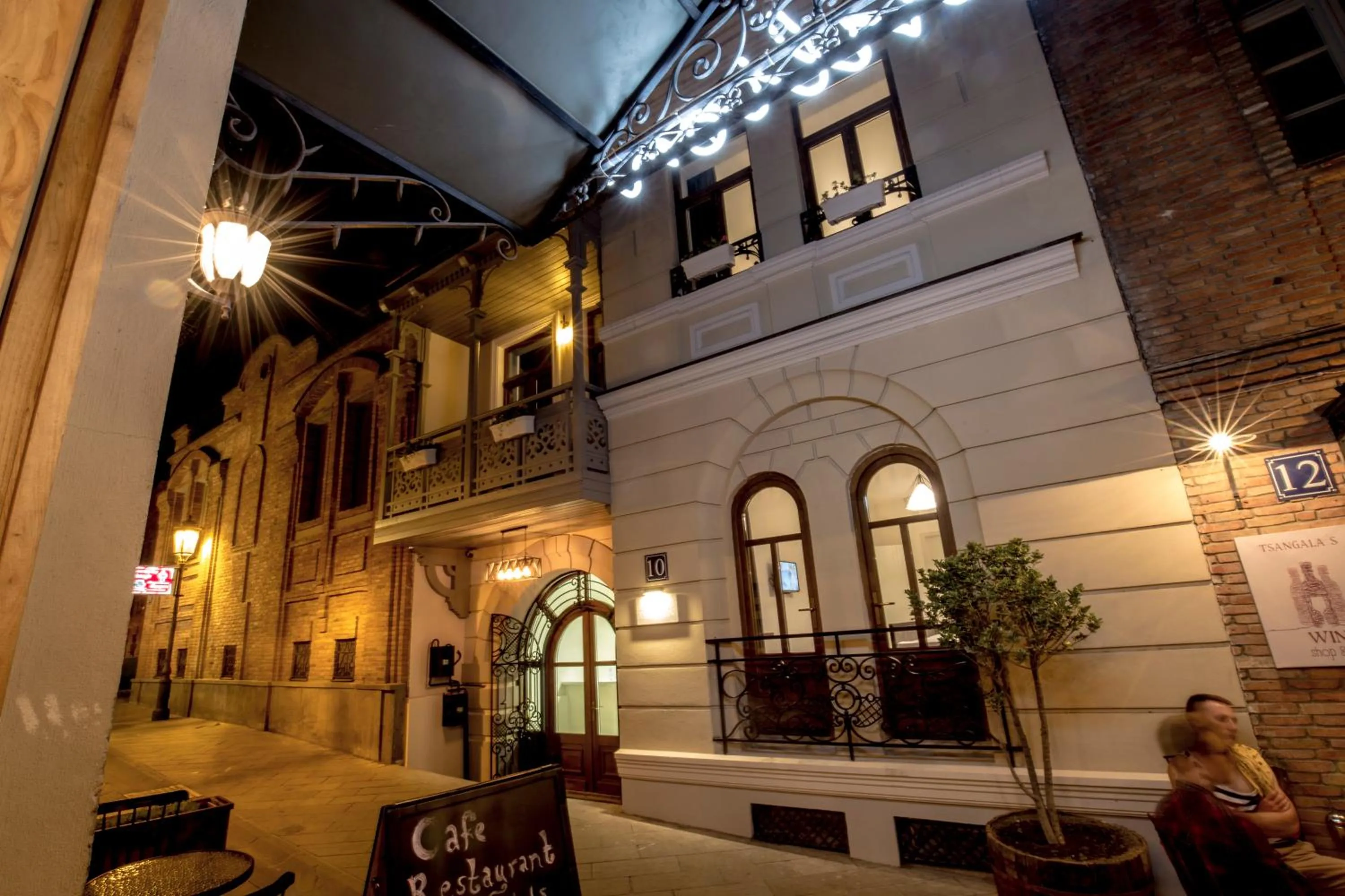 Restaurant/places to eat in Hotel Opinion