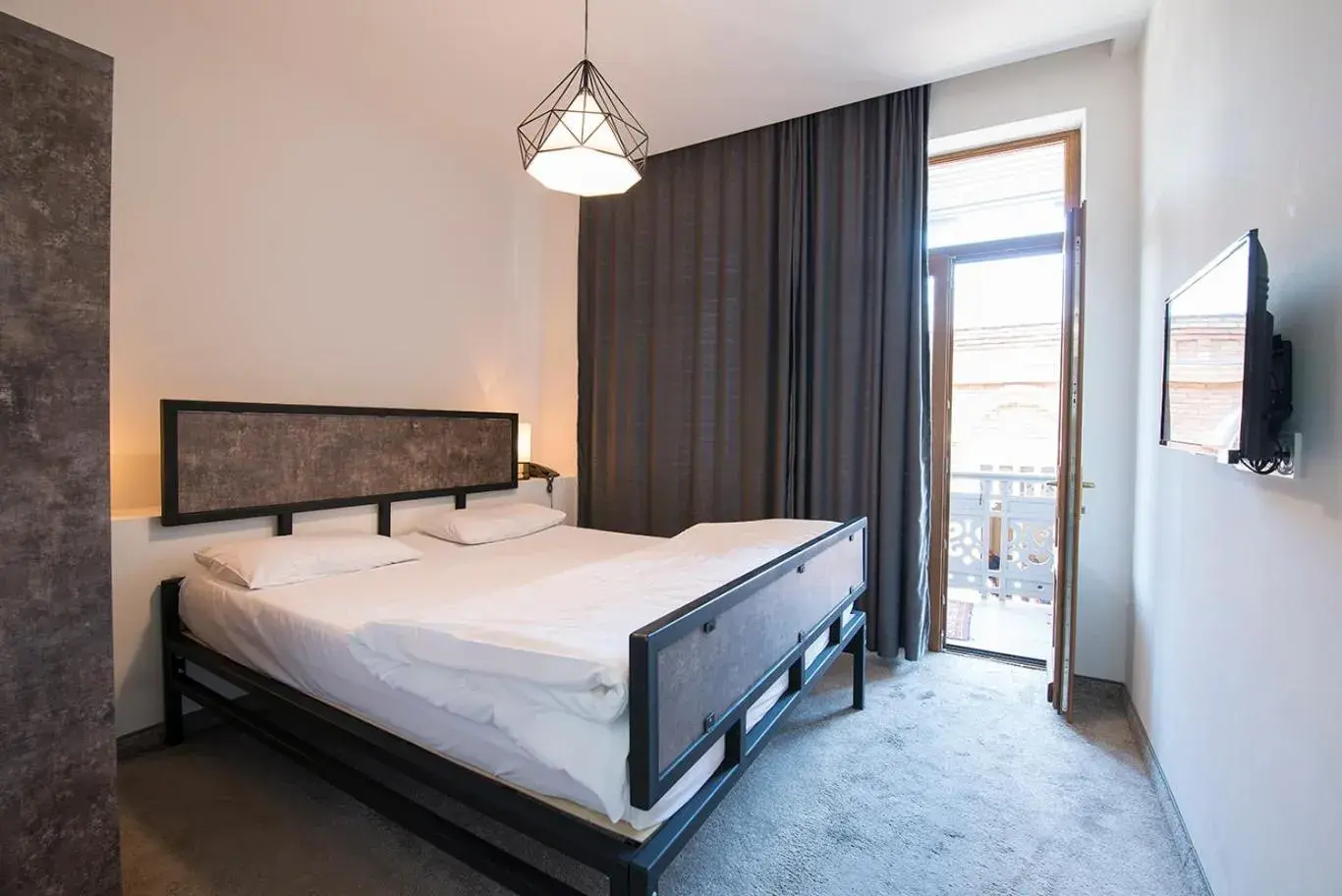 Standard Double Room with Balcony - single occupancy in Hotel Opinion Standard Double Room with Balcony - single occupancy in Hotel Opinion